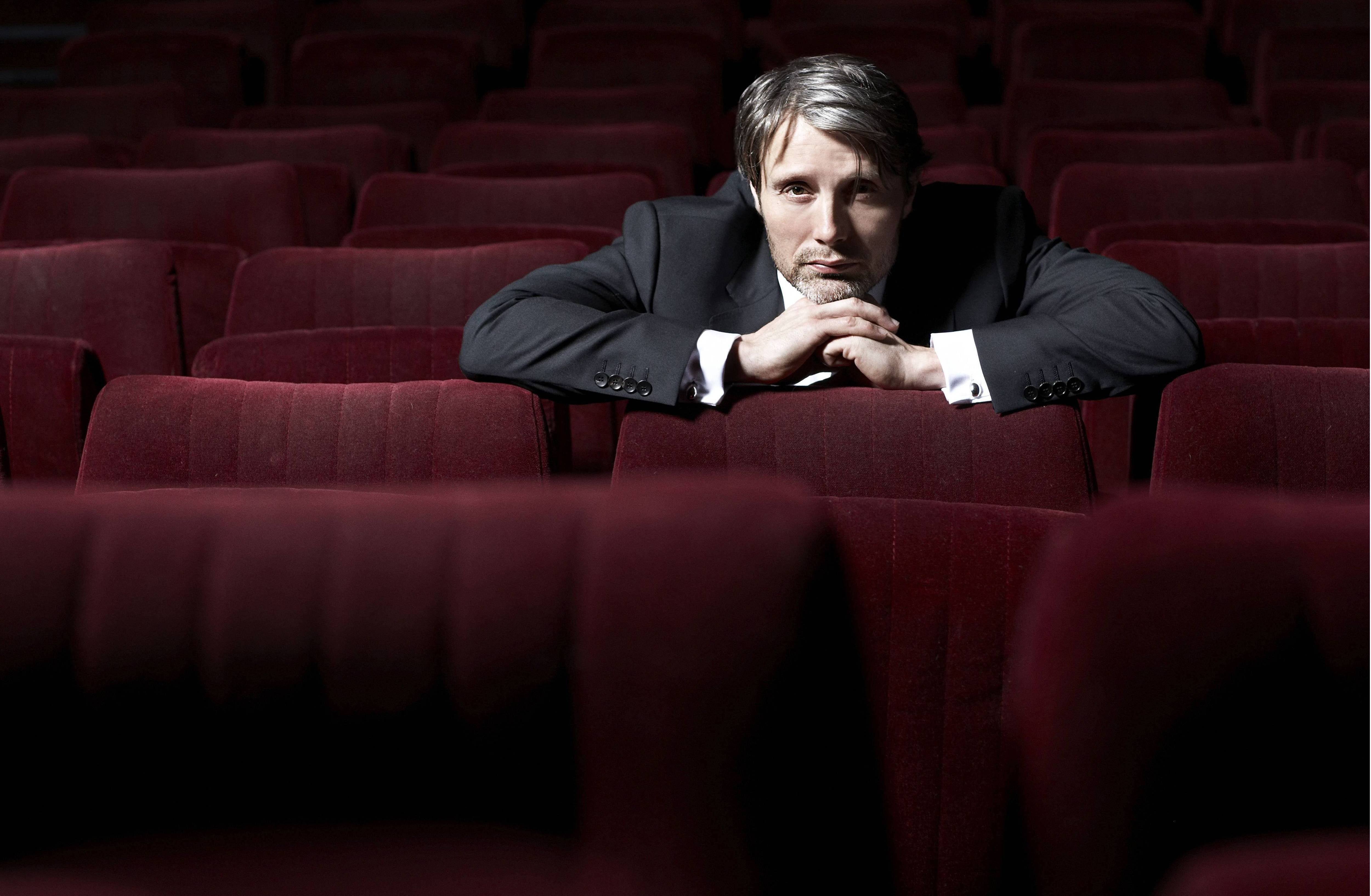 audience, actor, solitude, red, Mads Mikkelsen, leisure activity, Photoshoot, sitting, film industry, indoors, young adult, watching, portrait, spectator, HD Wallpaper