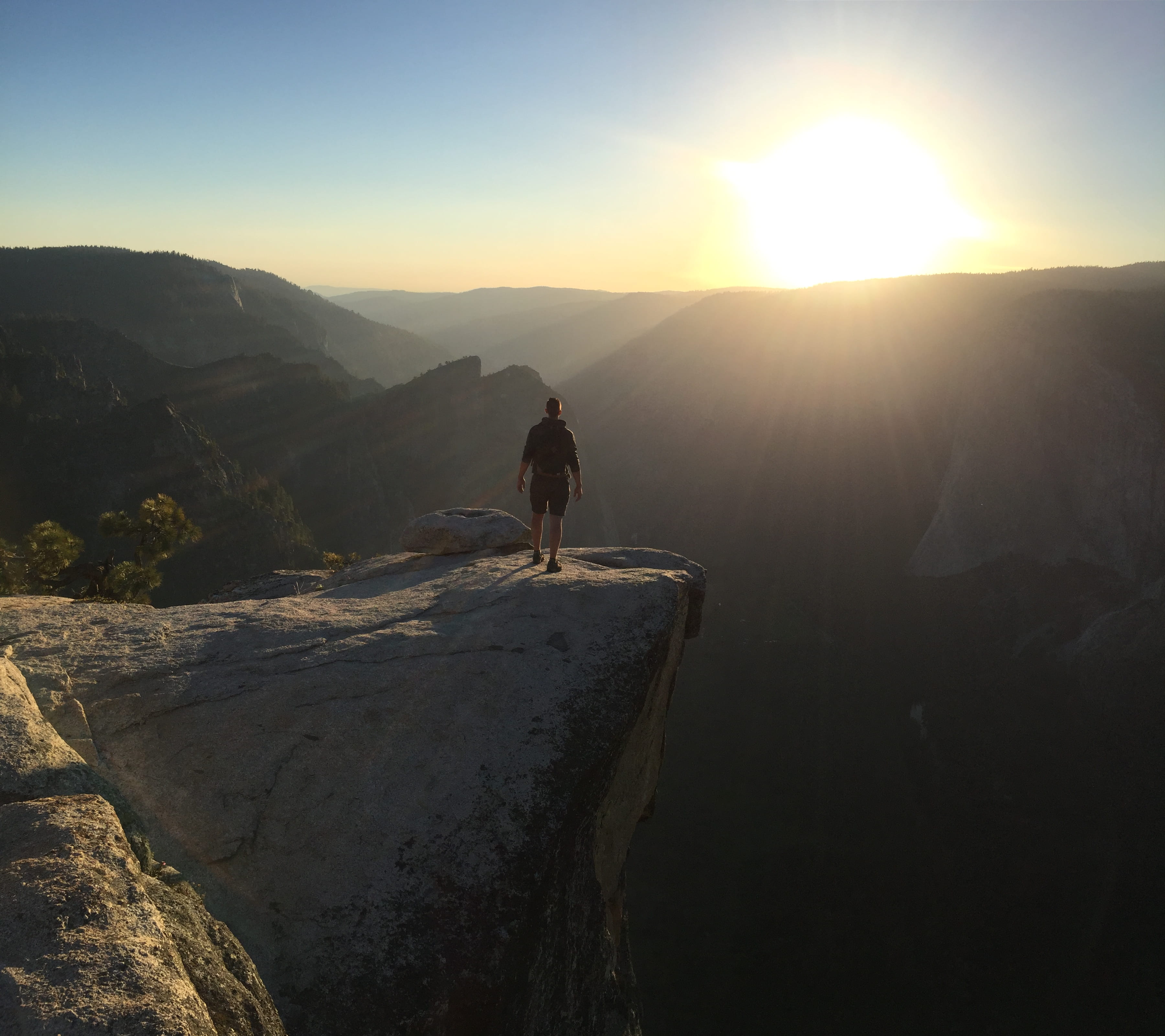 sunlight, mountain, 2K, scenics - nature, hiking, standing, taftpoint, sky, sun, adventure, lifestyles, outdoors, mountain range, lens flare, yosemite village, HD Wallpaper