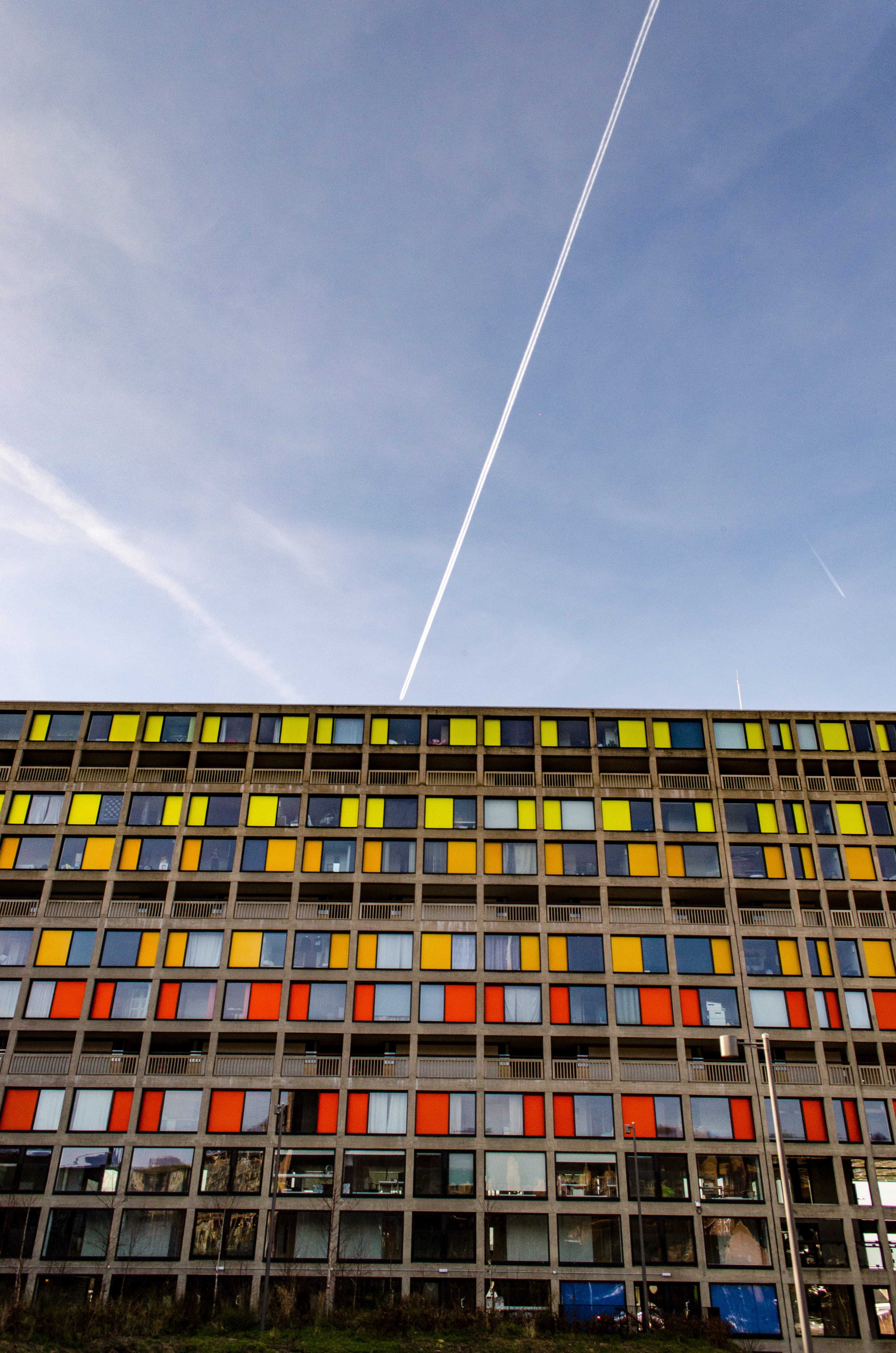 united kingdom, building, 4K, cloud - sky, outdoors, sheffield, residential district, day, pattern, low angle view, in a row, sky, blue, apartment, park hill flats, Phone HD Wallpaper
