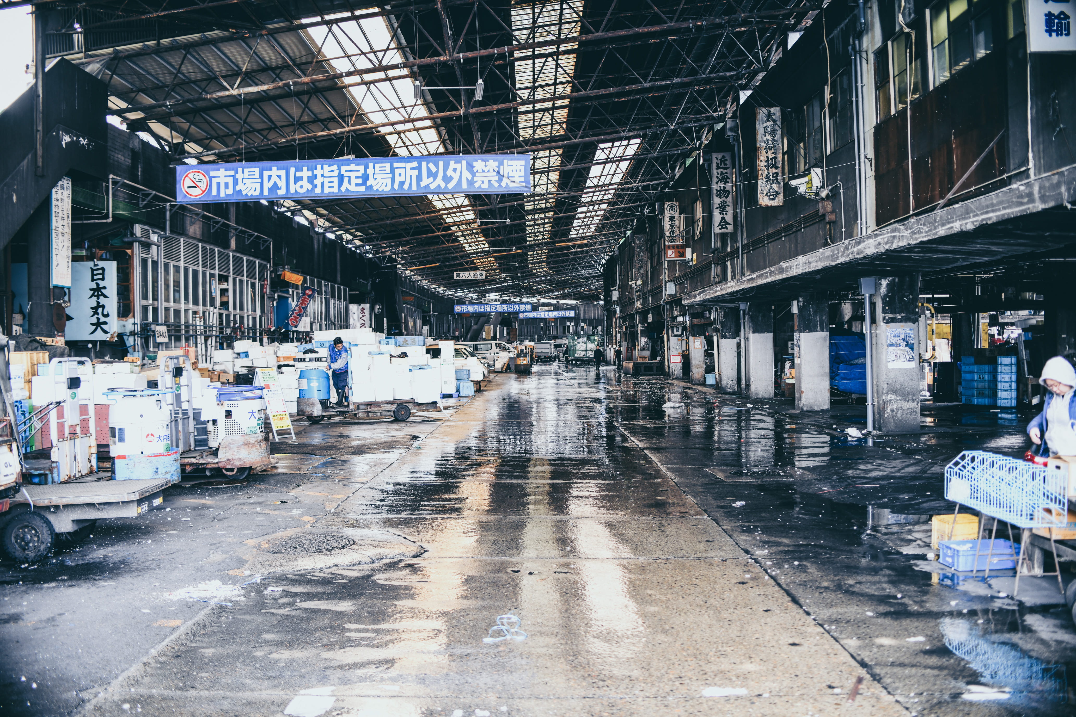 tsujiki, incidental people, 4K, wheel, building, architecture, carton, building exterior, path, open, office building, human, outdoors, market, alloy wheel, HD Wallpaper