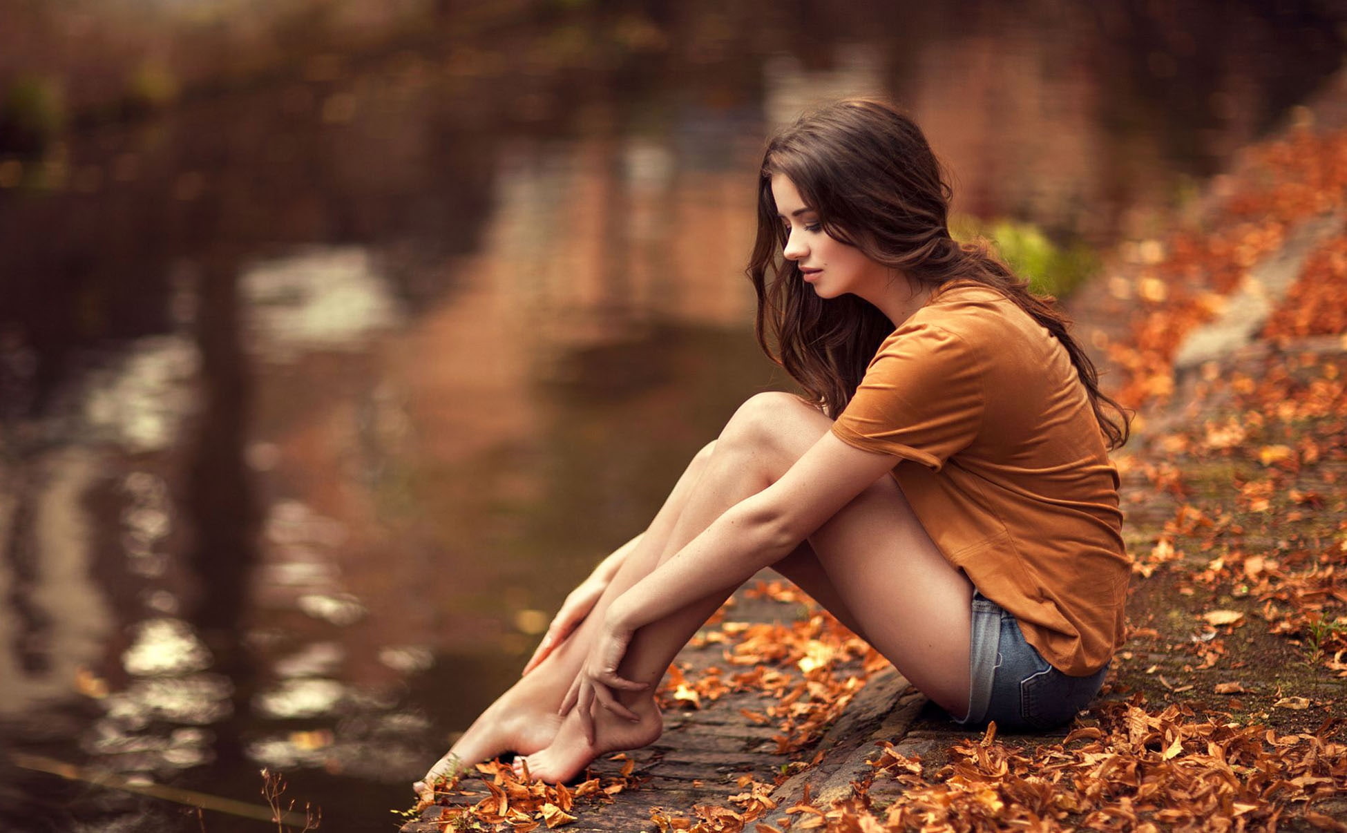girl, Amber, Maarten Quaadvliet, 1080P, pose, foliage, autumn, HD Wallpaper