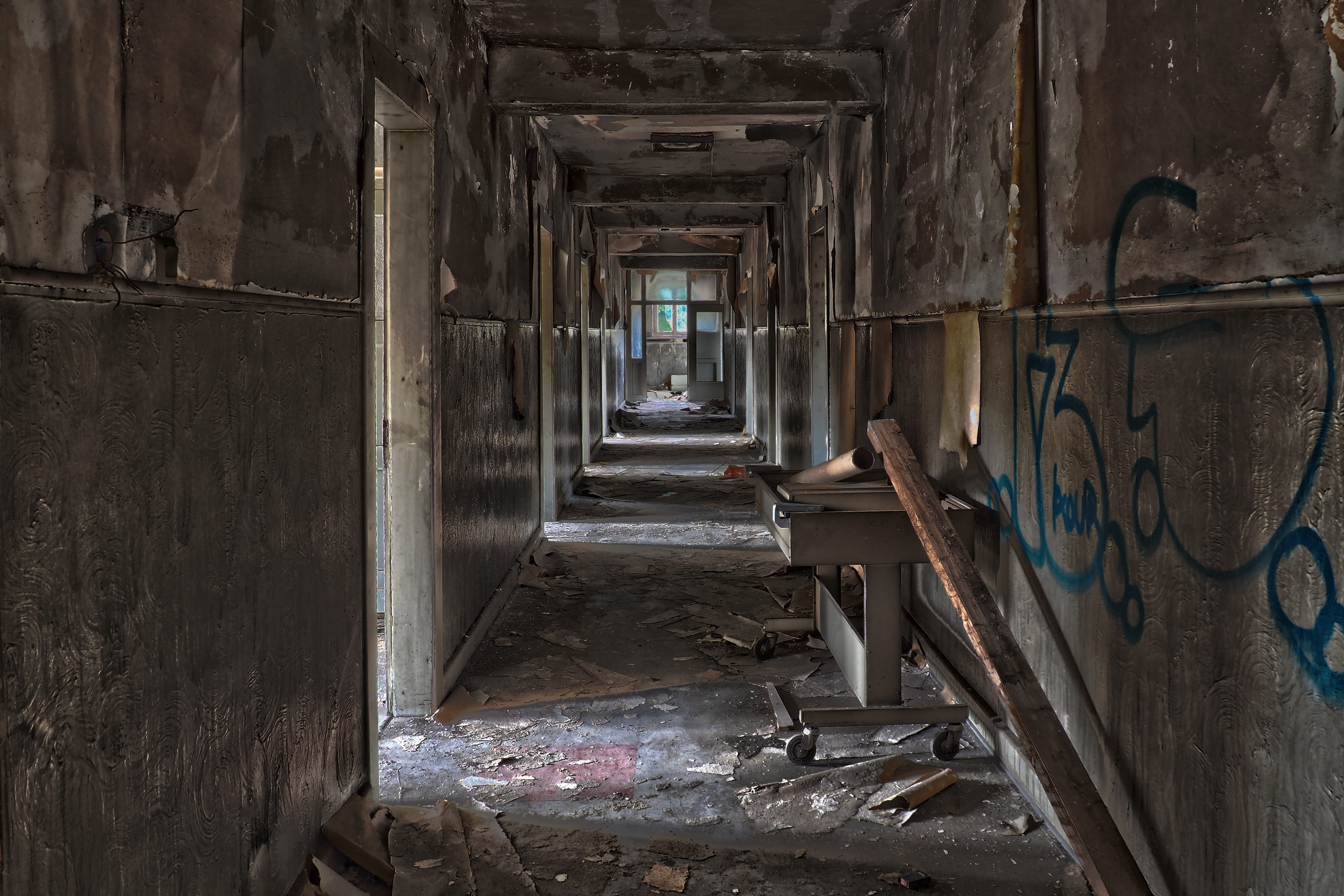 forget, shadow, office, bad condition, history, broken, damaged, abandoned place, pathway, 4K, break up, transience, indoors, silent, old building, abandoned building, HD Wallpaper