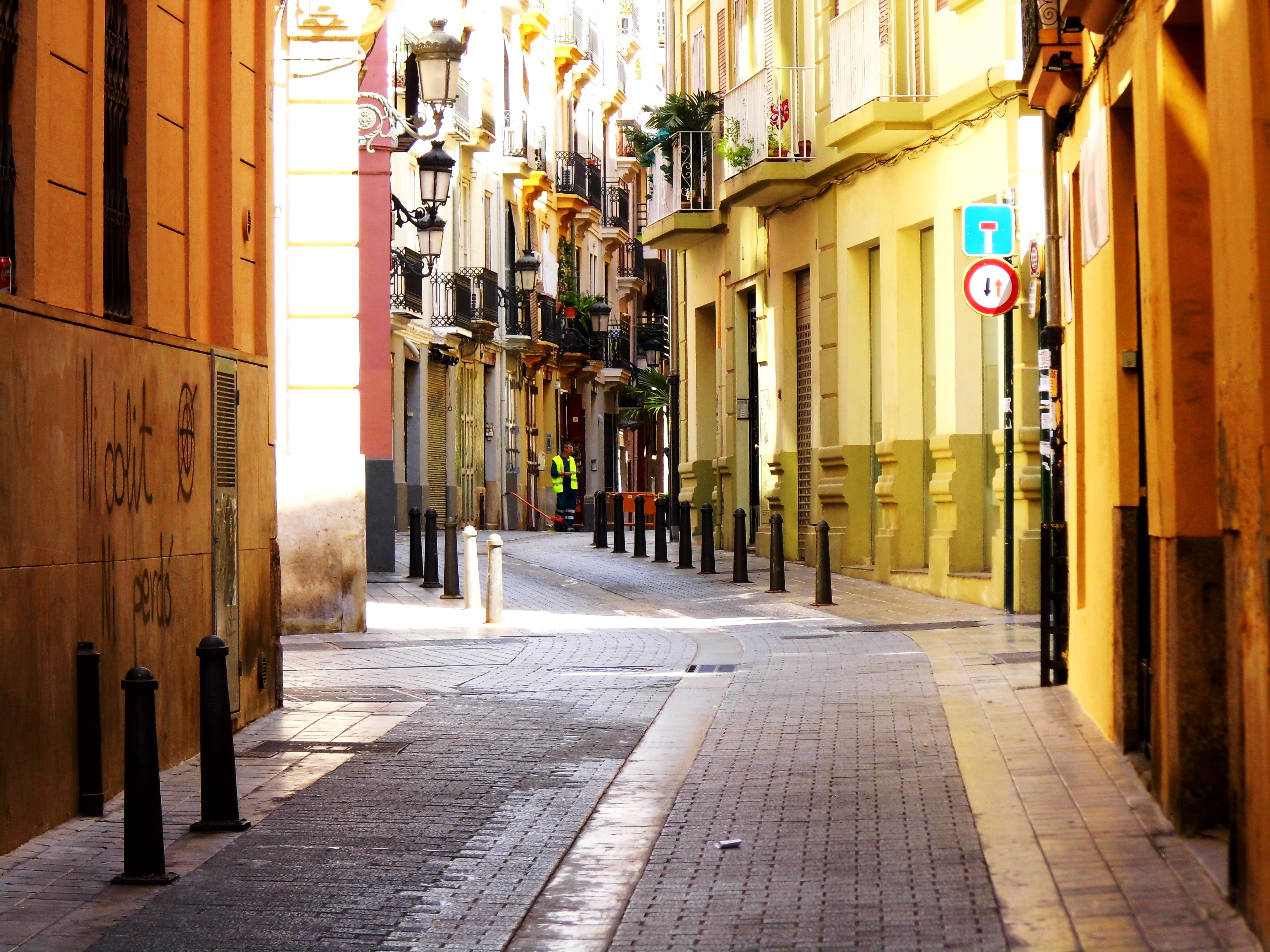 day, transportation, city, el centro town, architecture, footpath, sign, narrow, street, 4K, sunlight, lighting equipment, no people, streat, españa, the way forward, HD Wallpaper