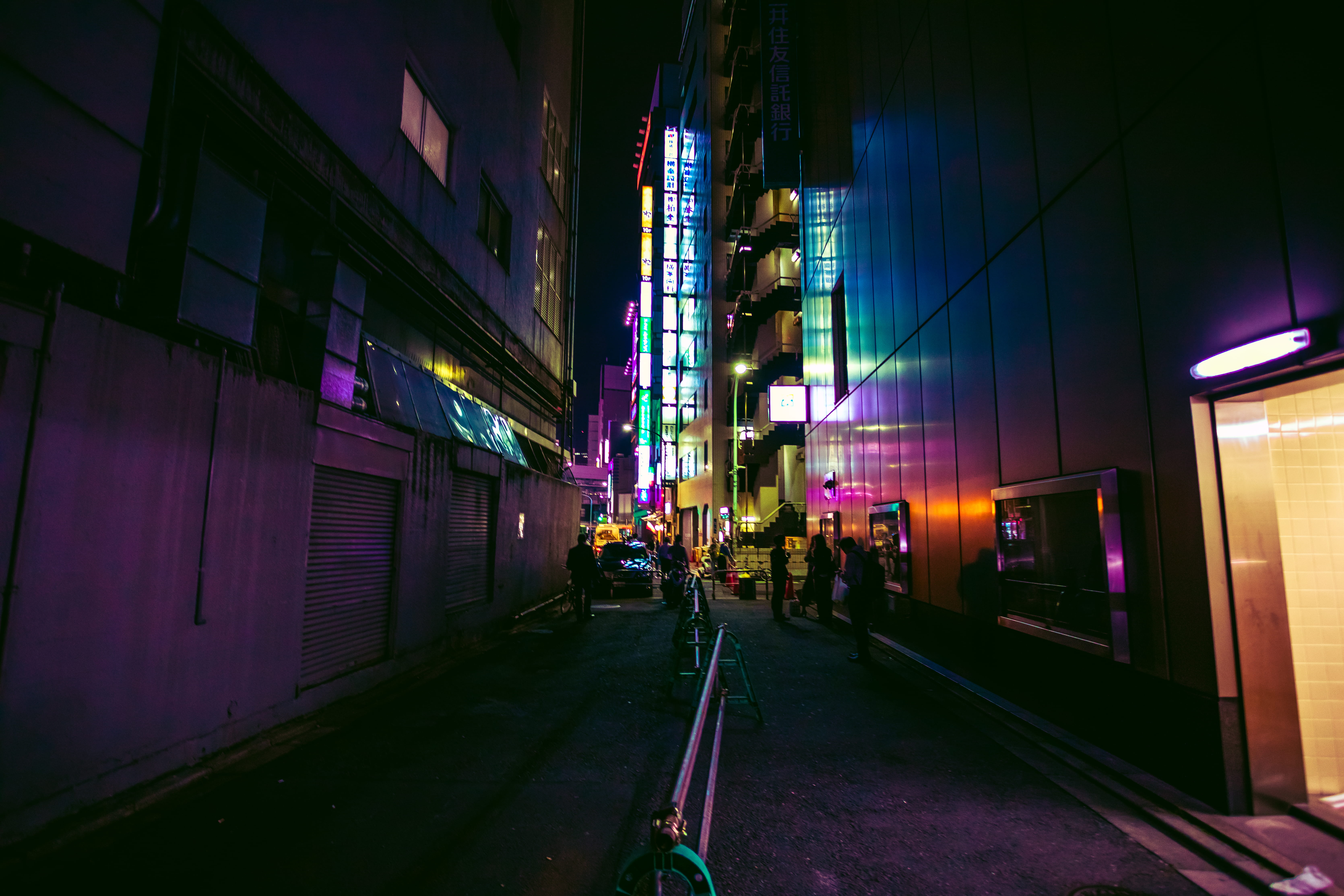 building exterior, road, city, direction, real people, walking, urban, dark, night, cityscape, group of people, neon lights, architecture, illuminated, HD Wallpaper