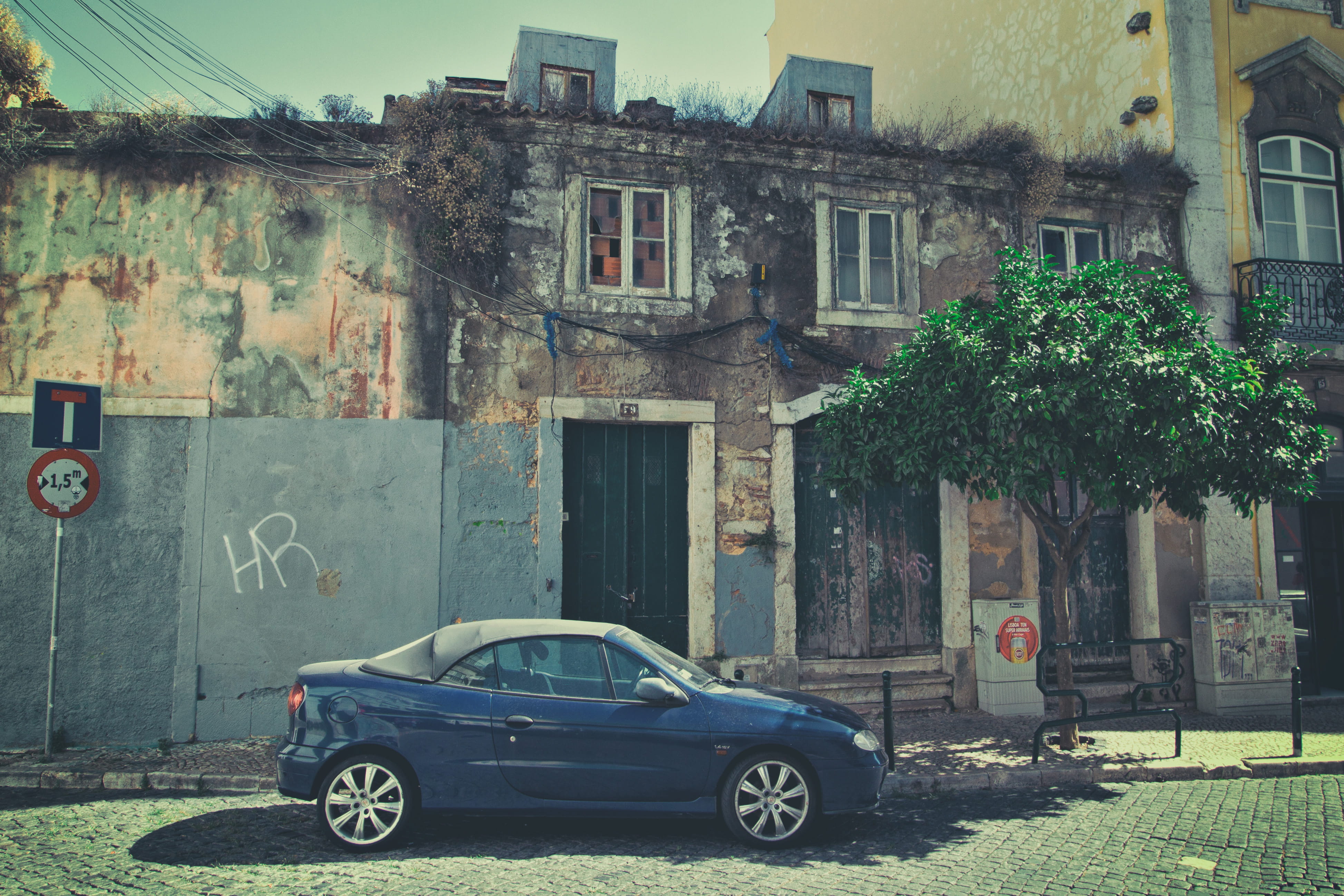 retro Styled, land vehicle, 4K, plant, Portugal, building, built structure, captured, back, no people, back street, transportation, motor vehicle, mode of transportation, HD Wallpaper