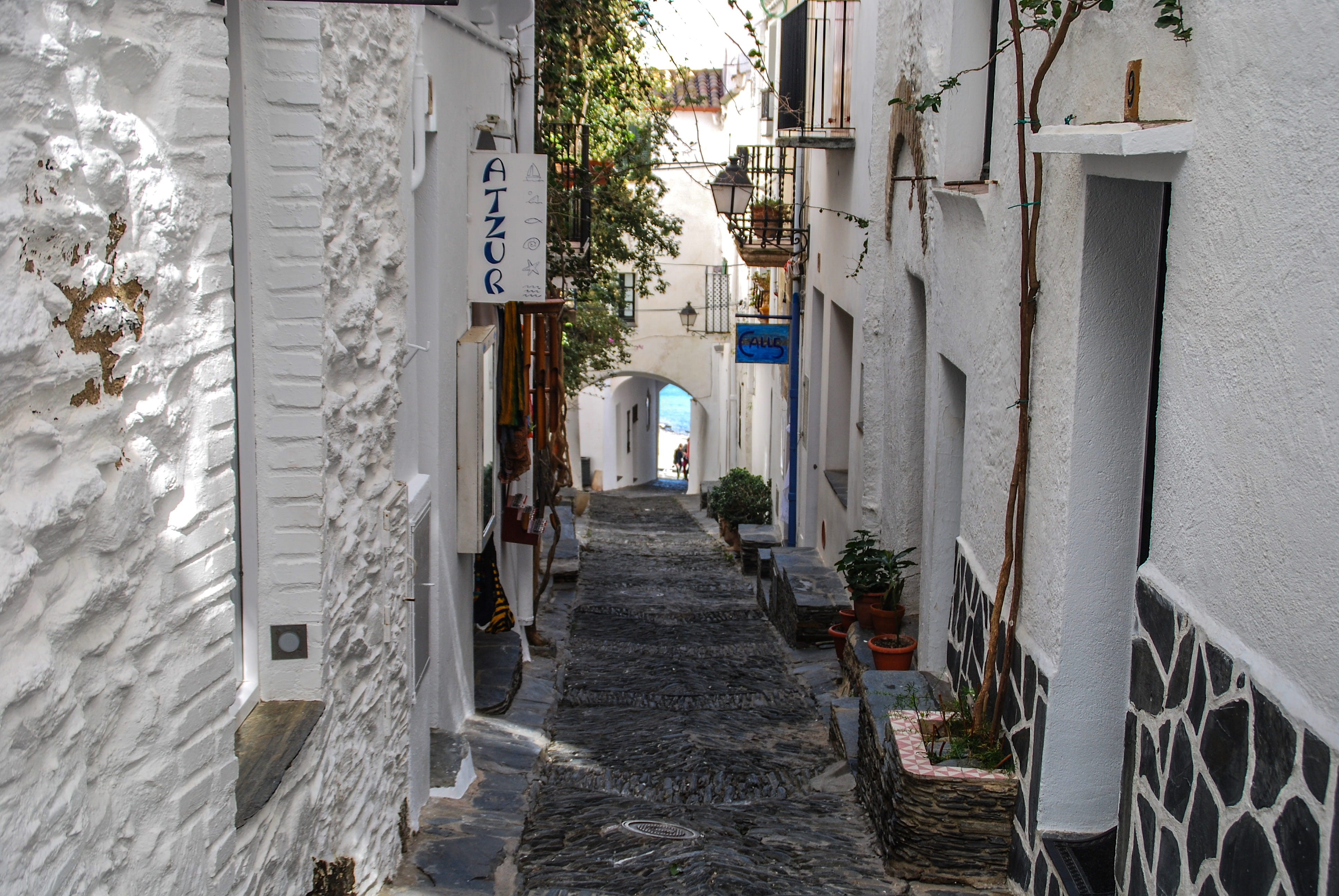 window, the way forward, white, background, stone, diminishing perspective, city, street, narrow, building exterior, footpath, catalunya, day, architecture, HD Wallpaper