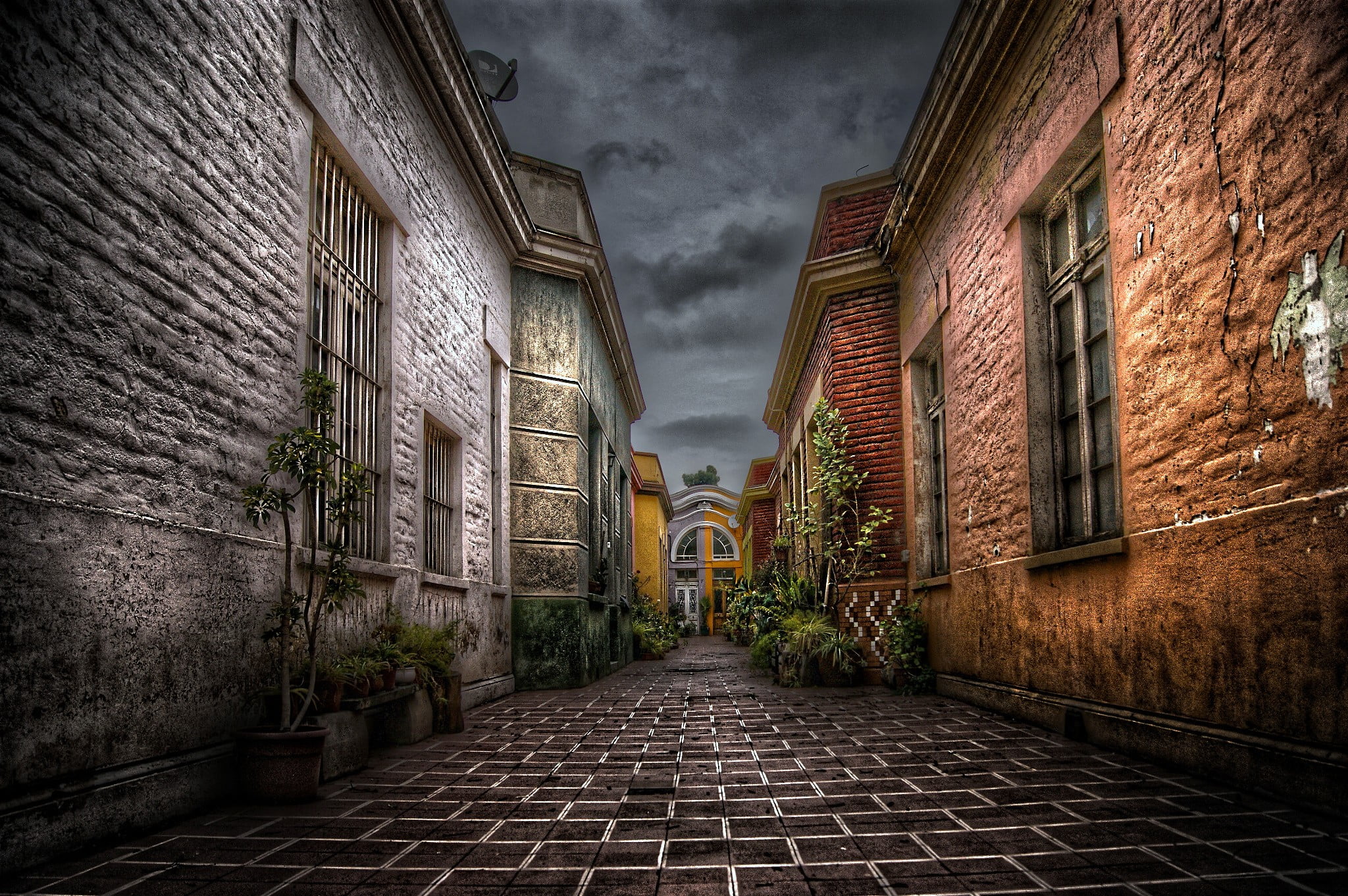 narrow, architecture, photography, residential district, footpath, long, city, outdoors, empty, alley, brown, the way forward, built structure, building, HD Wallpaper