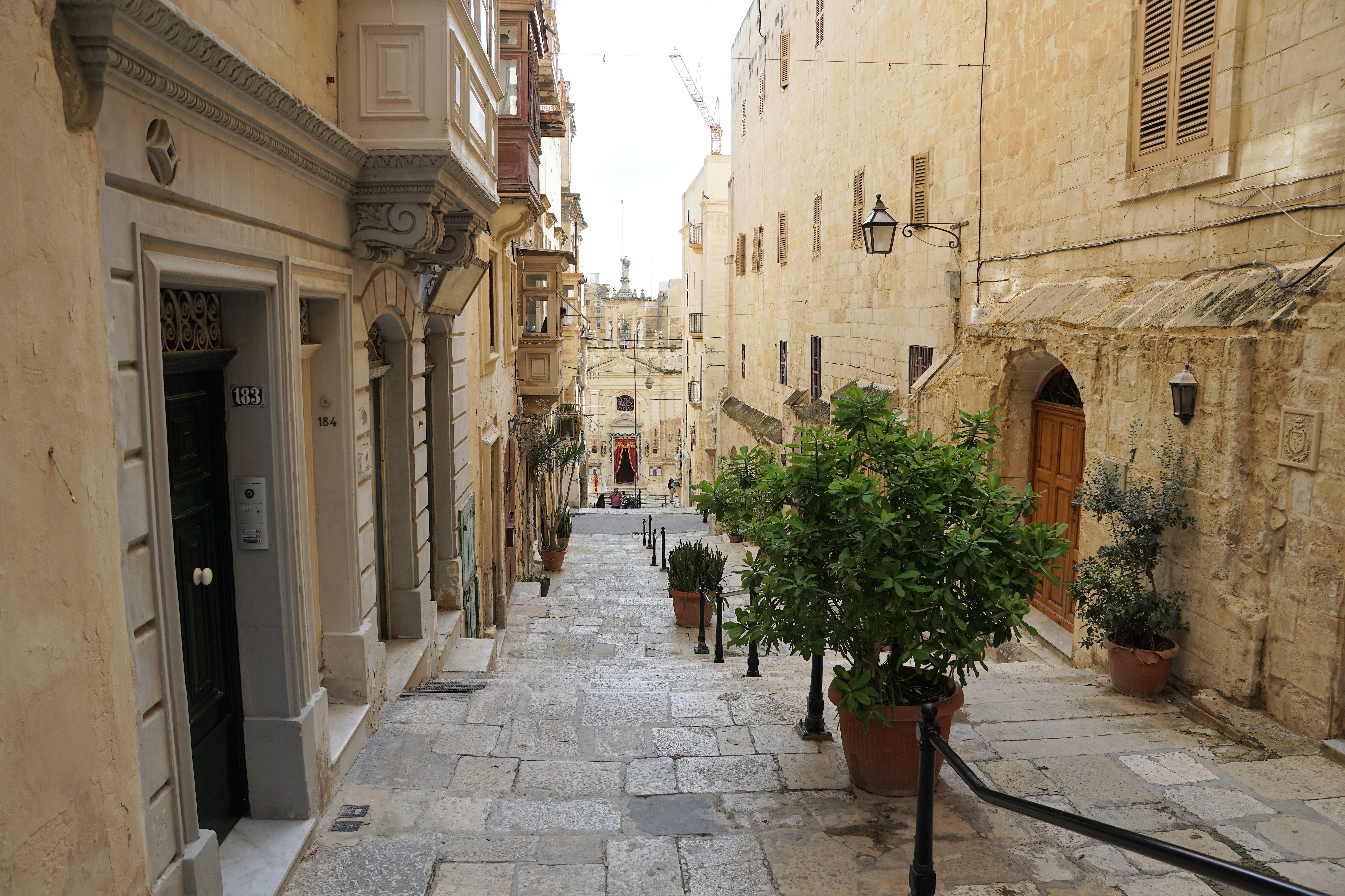 center later, italy, outdoors, urban Scene, stairs, architecture, alley, road, input, the way forward, Valetta, tree, history, Road, town, rise, door, building Exterior, HD Wallpaper