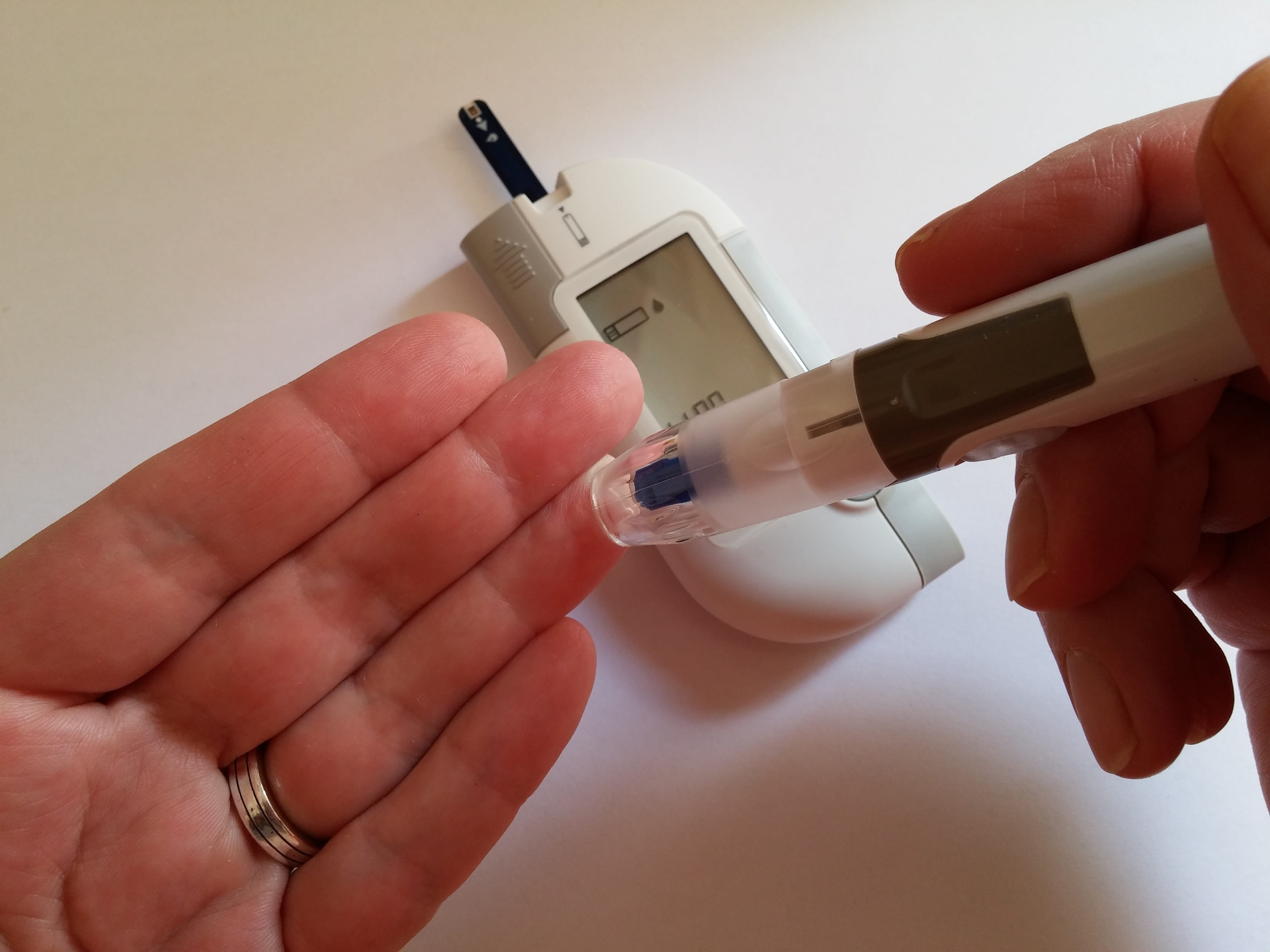 finger, blood test, performing, pension, human finger, white sugar, studio shot, medical, one person, Diabetics, care, manicure, Diabetes, real people, HD Wallpaper
