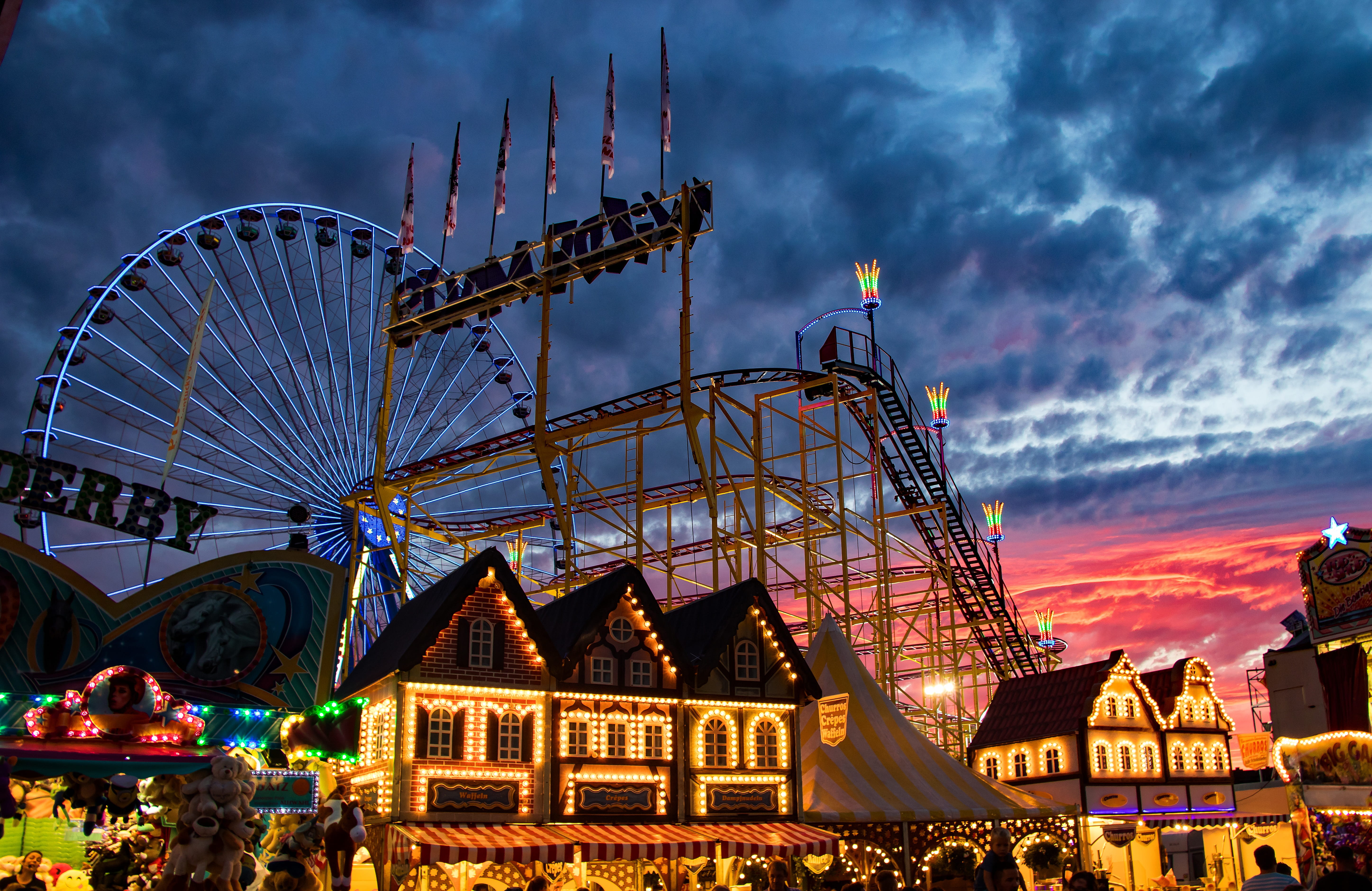 arts culture and entertainment, sky, illuminated, carousel, architecture, ferris wheel, year market, folk festival, amusement park, dusk, fairground, building exterior, HD Wallpaper
