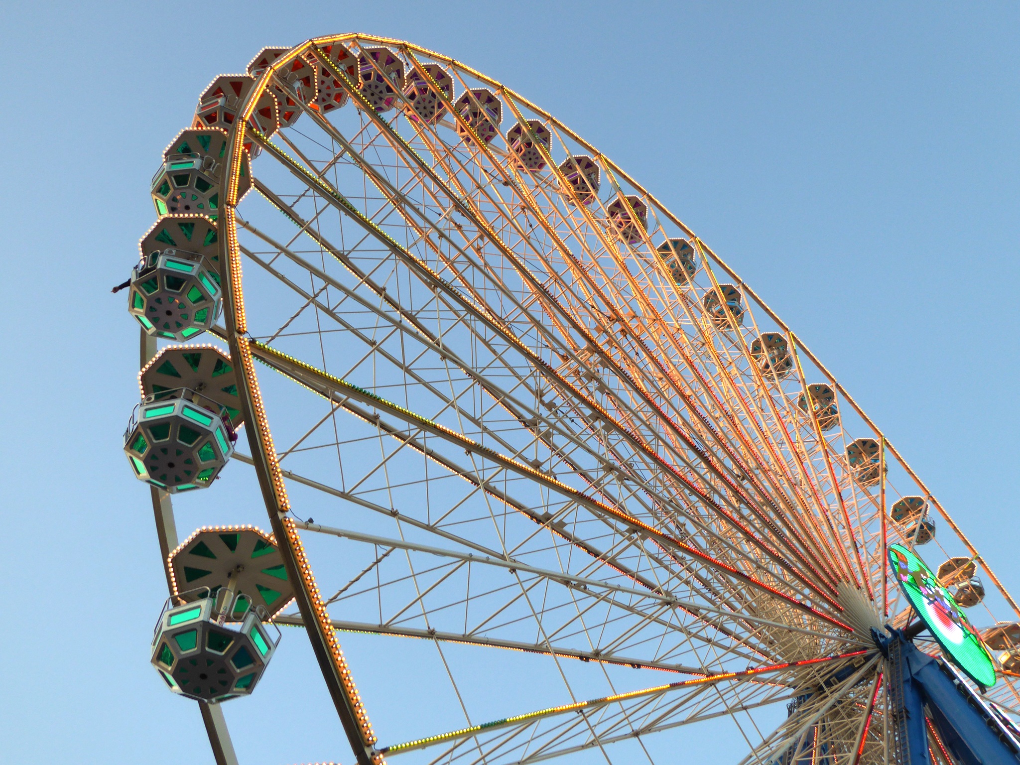 carousel, amusement park, ride, year market, amusement Park Ride, entertainment, geometric shape, arts culture and entertainment, no people, clear sky, HD Wallpaper