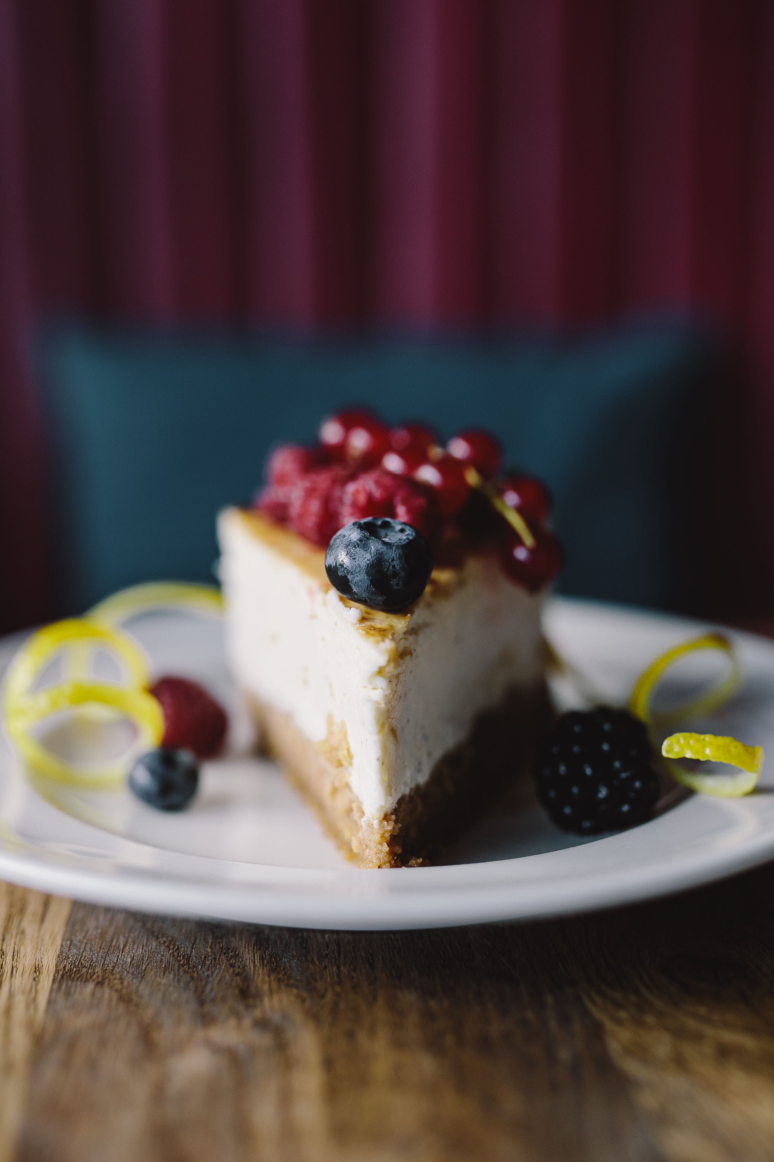 berry fruit, ready-to-eat, blackberry, cream, food and drink, no people, pie, sweet Food, indulgence, baked, temptation, Currants, refreshment, tasty, sweet, Phone HD Wallpaper