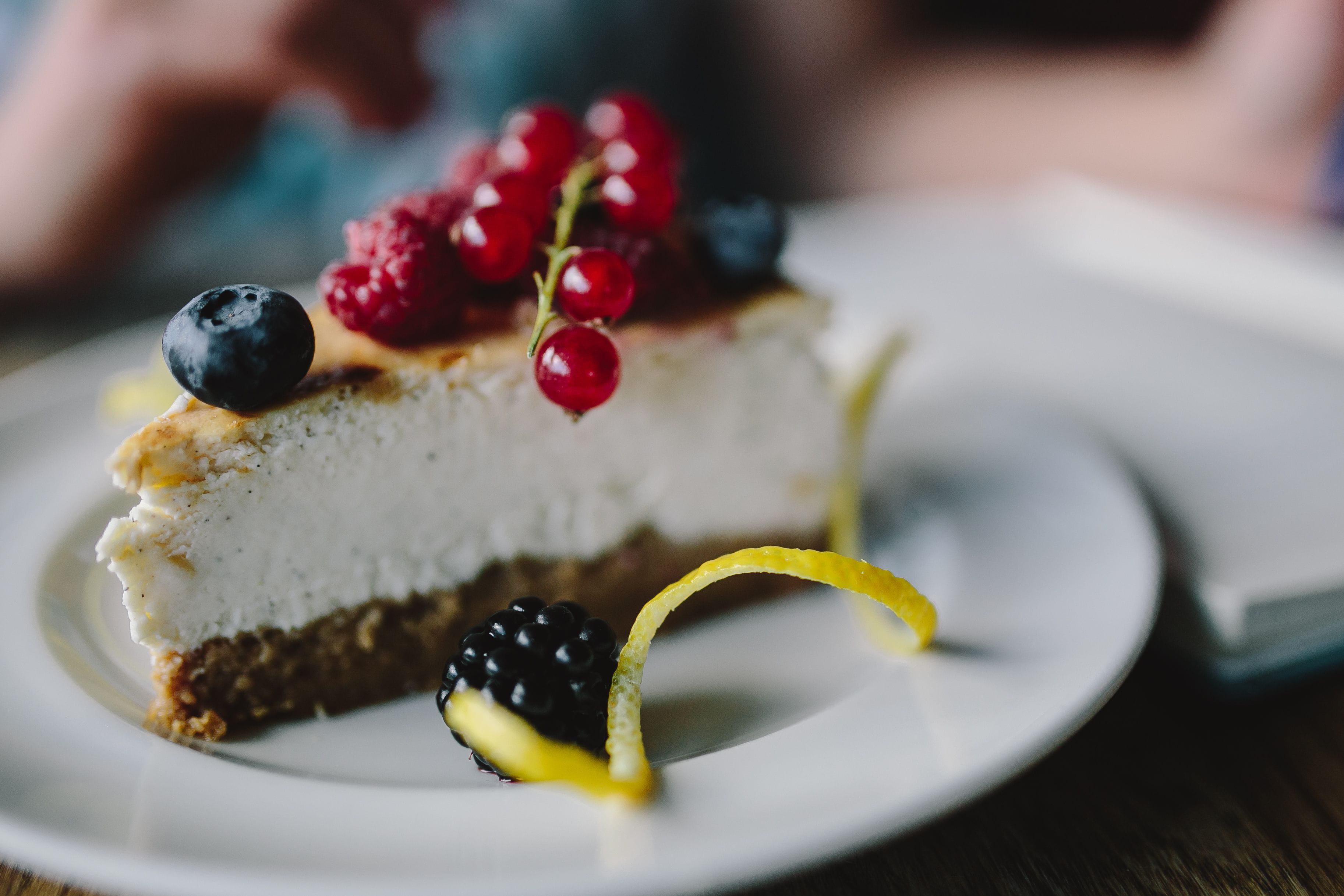 sweet Food, table, snack, Currants, 2K, gourmet, cheese, pastry, indulgence, healthy eating, Berry, food and drink, plate, ready-to-eat, cake, Cheesecake, HD Wallpaper