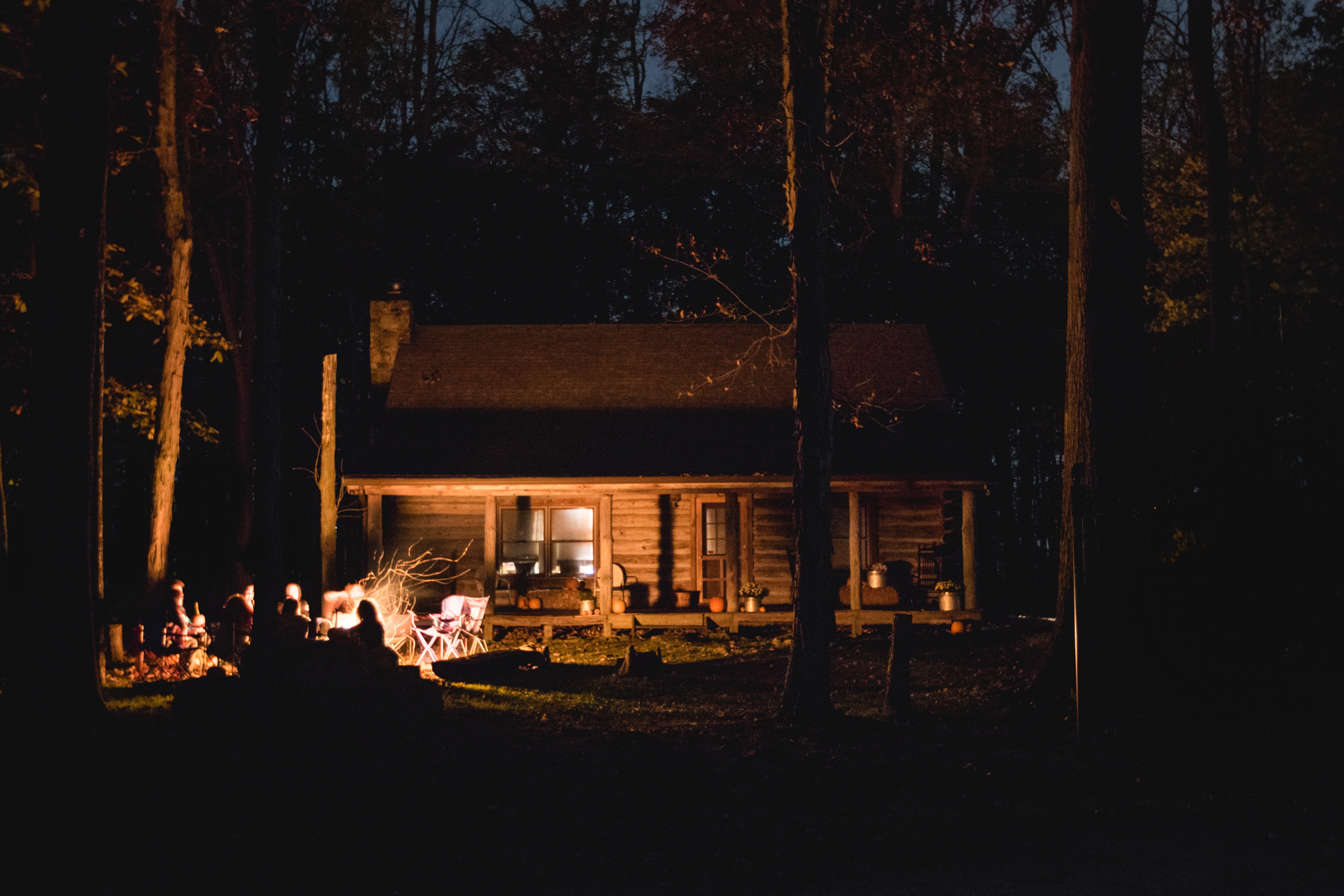 friends, outside, around, bonfire, 5K, adult, dark, real people, men, indoors, pit, plant, architecture, people, group of people, barn, lifestyles, house, HD Wallpaper