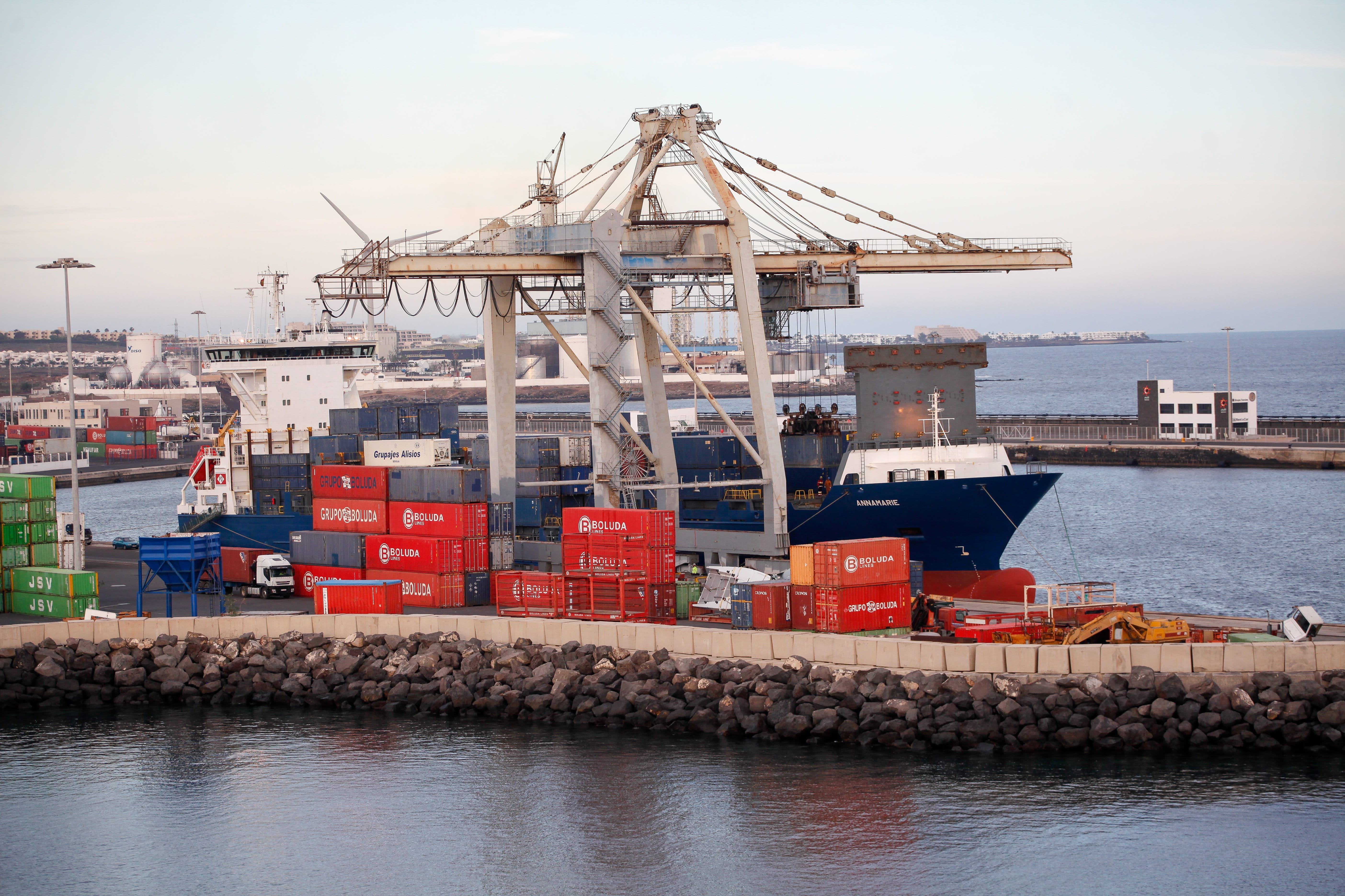 commercial dock, arrecife, freight transportation, mode of transportation, water, goods, shipping, crane, container, business, nature, container ship, logistics, HD Wallpaper
