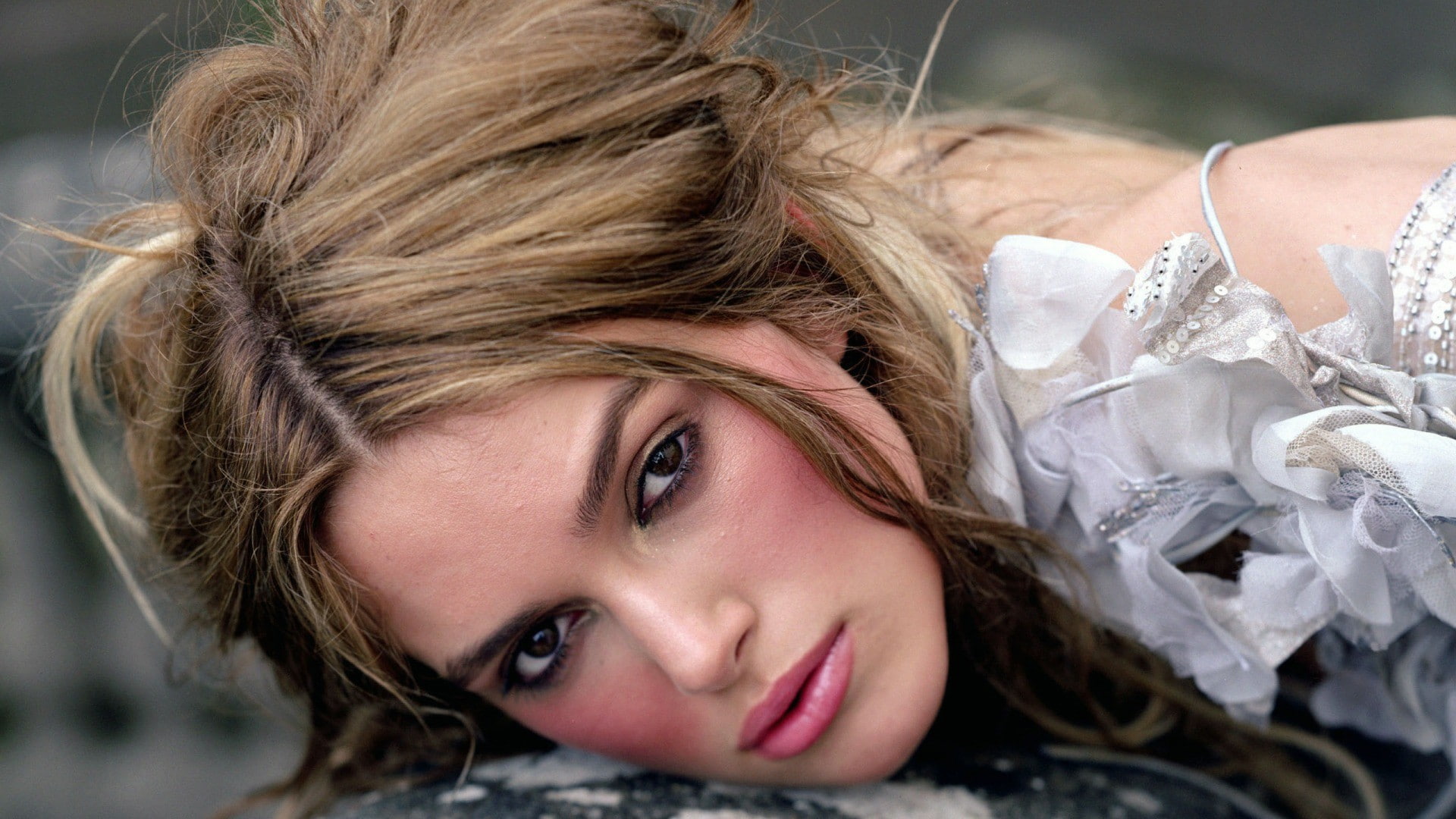 portrait, face, looking at viewer, long hair, brown eyes, rock, brunette, women, 1080P, depth of field, Keira Knightley, blonde, white dress, actress, HD Wallpaper