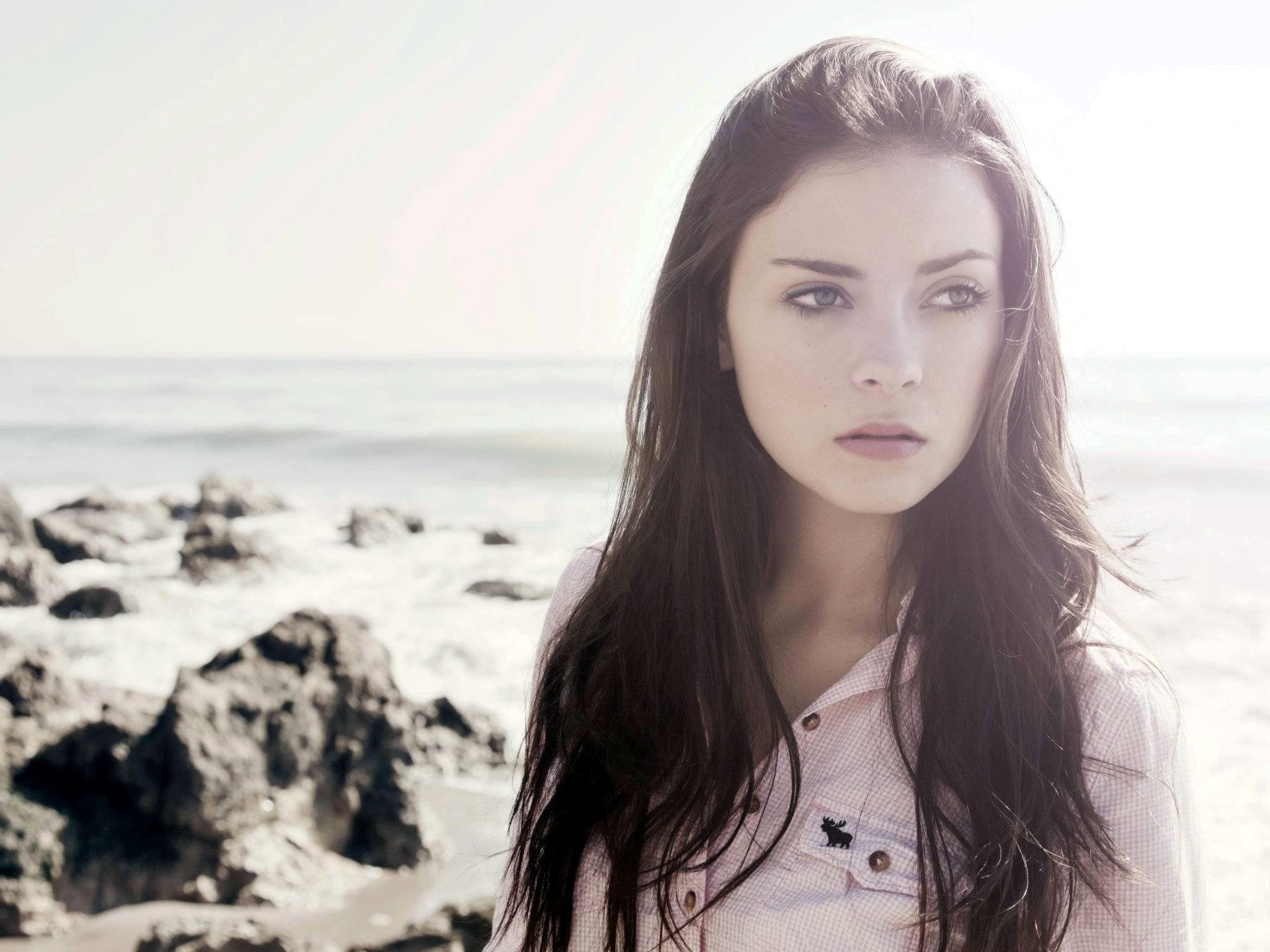 1080P, water, sea, teenager, face, beach, women, hair, women outdoors, one person, long hair, brunette, young women, looking away, portrait, beauty, outdoors, HD Wallpaper