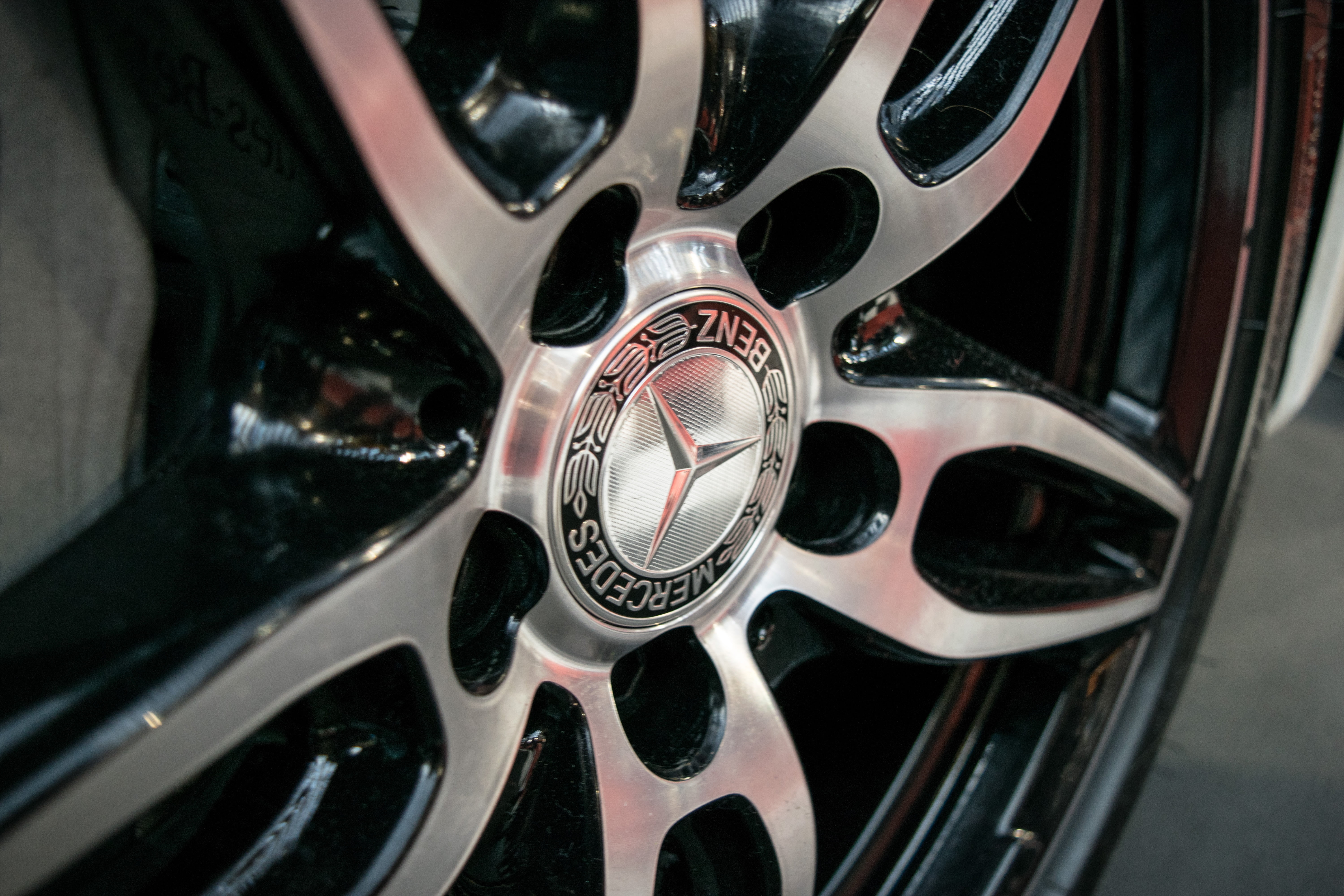 wheel, 5K, exhibition, event, close-up, machinery, metal, chrome, antique, industry, still life, showroom, rims, retro styled, auto, car, transport, business, HD Wallpaper