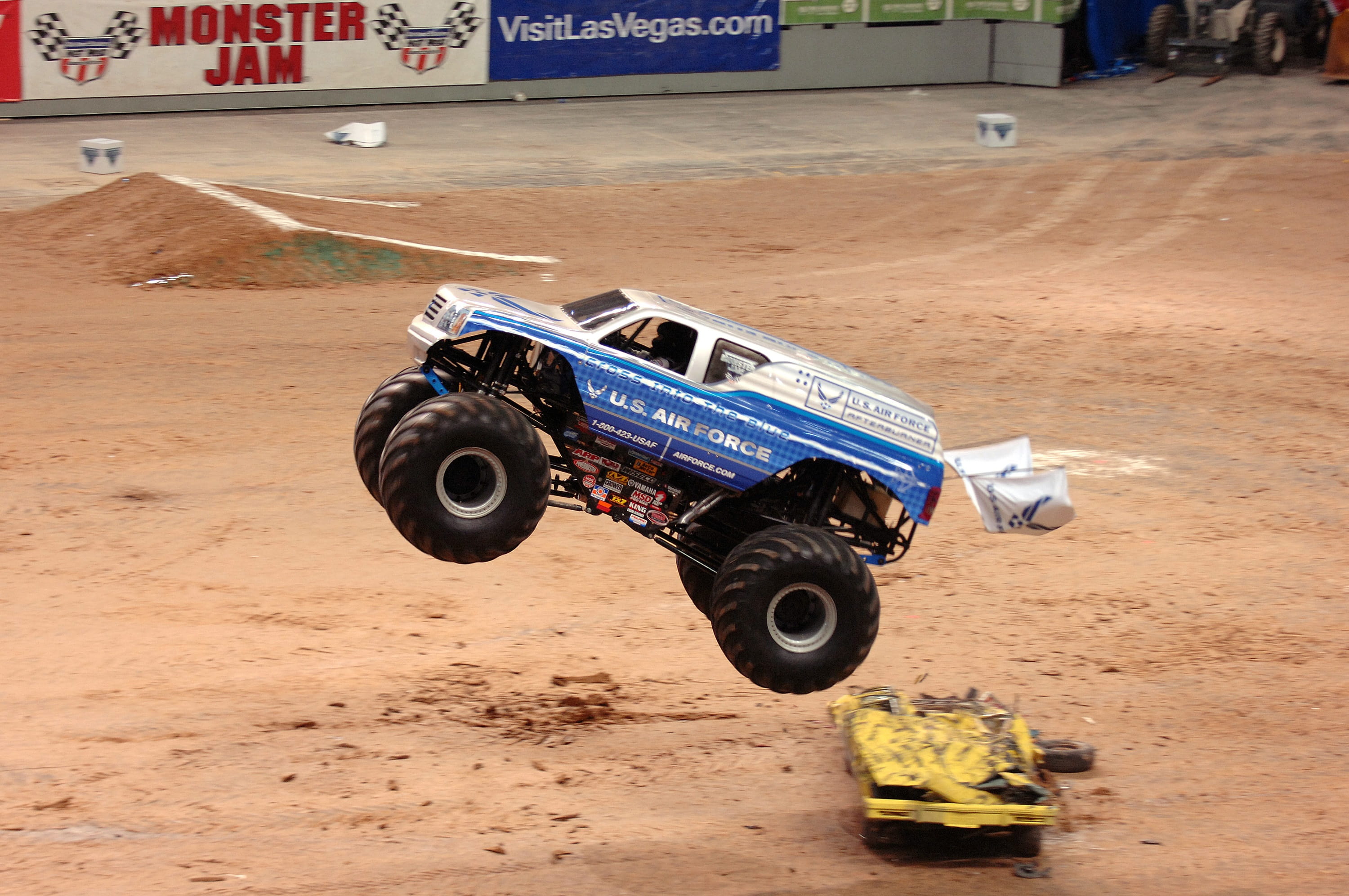 competition, land, outdoors, day, obstacles, power, sand, people, off-road vehicle, transportation, Stadium Arena, dirt, exhibition, road, tires, wheel, HD Wallpaper