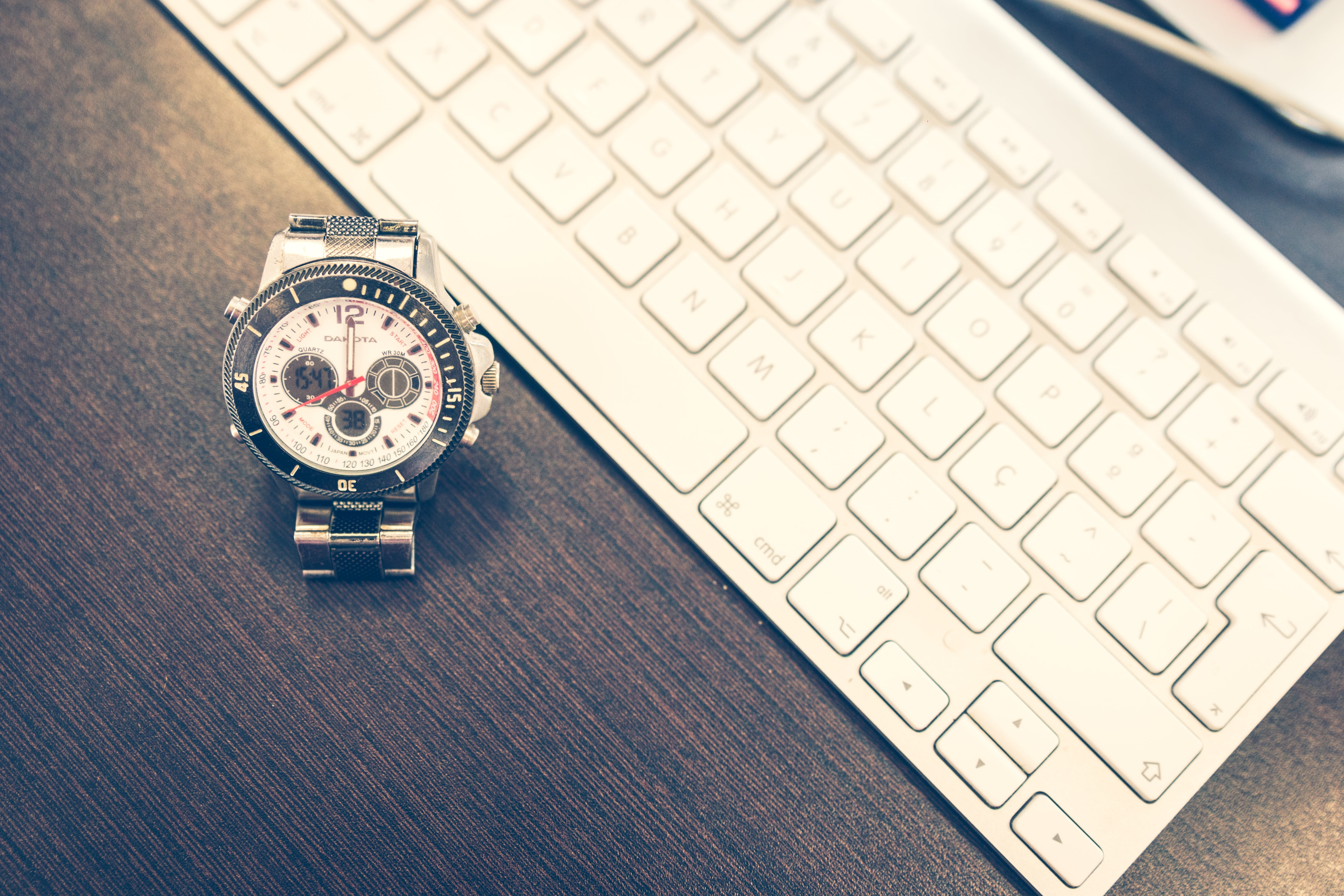 watch, 5K, single object, informatics, light, technology, no people, still life, communication, table, wireless technology, old-fashioned, computer equipment, HD Wallpaper