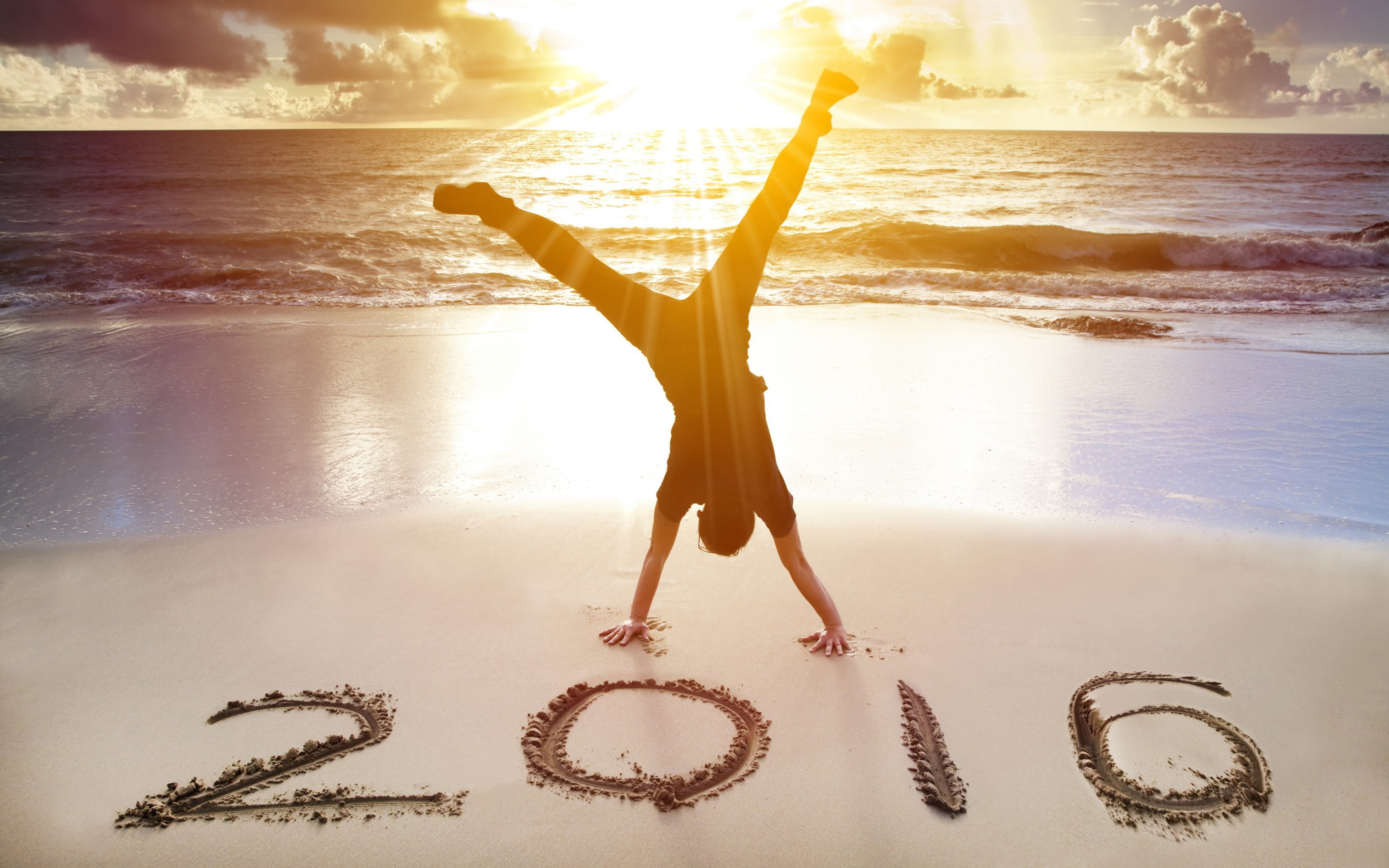 2016, new, sand, 2K, photo, cartwheel, Happy, man, silhouette, seashore, sunset, New Year, year, beach, HD Wallpaper
