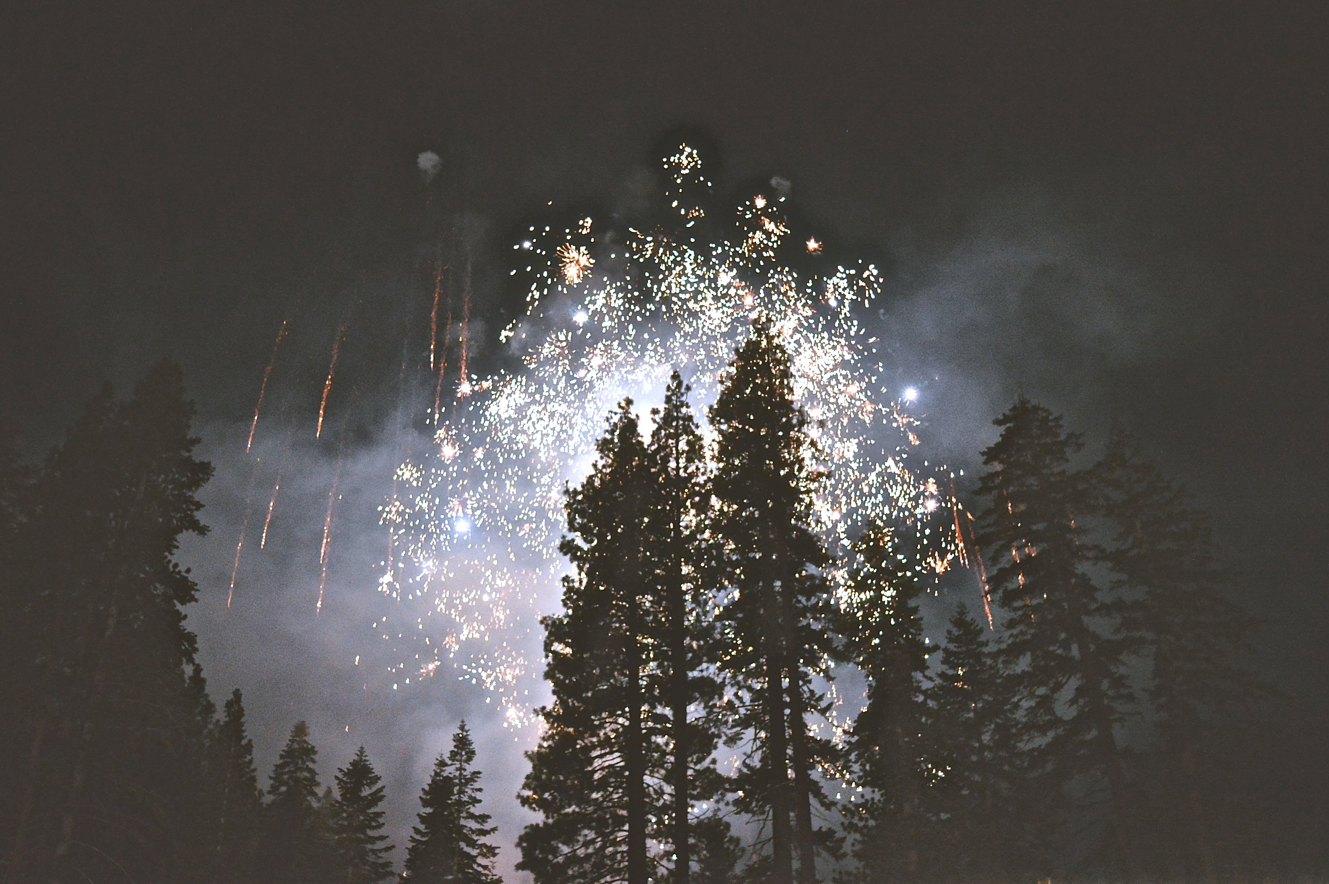 sylvester, celebration, firework, light, arts culture and entertainment, exploding, low angle view, long exposure, fireworks, event, sky, 2016, motion, HD Wallpaper