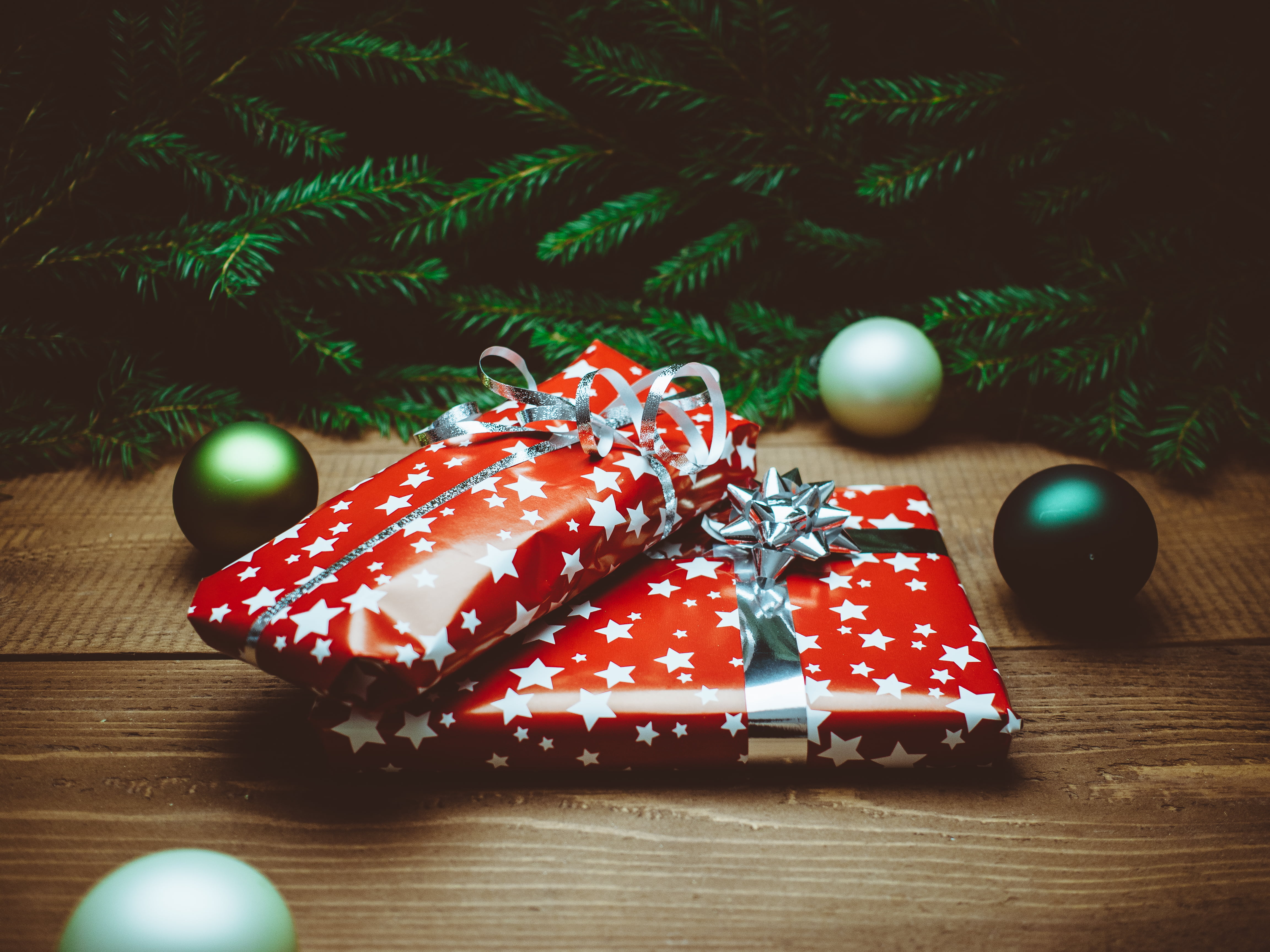 indoors, 4K, two, giftboxes, no people, New Year, still life, gift, red, holiday - event, event, table, holiday, 2016, Xmas, Merry, decoration, packaging, HD Wallpaper