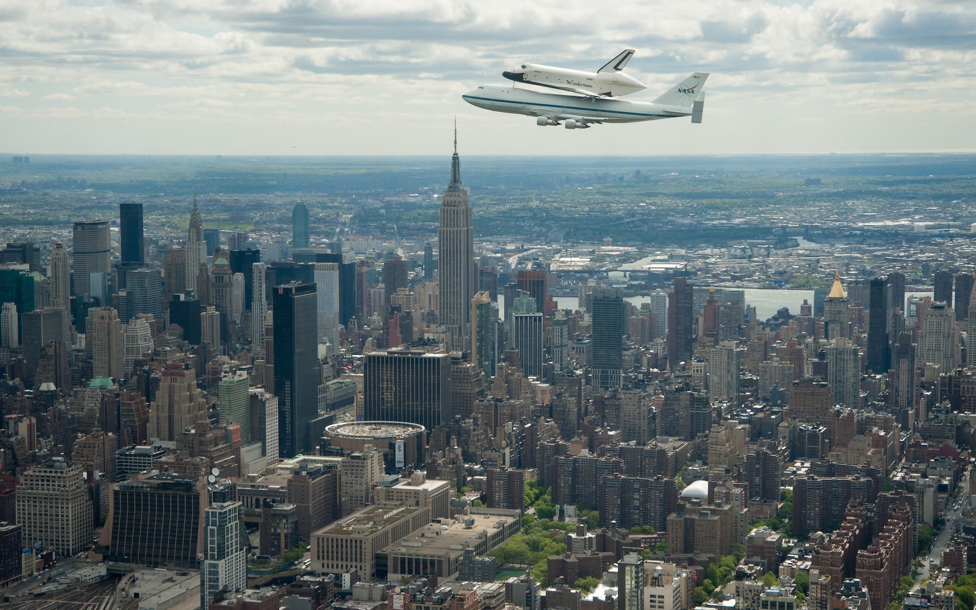 NASA, residential district, building, 1080P, travel, space shuttle, New York City, spire, architecture, crowded, cityscape, outdoors, tall - high, built structure, HD Wallpaper