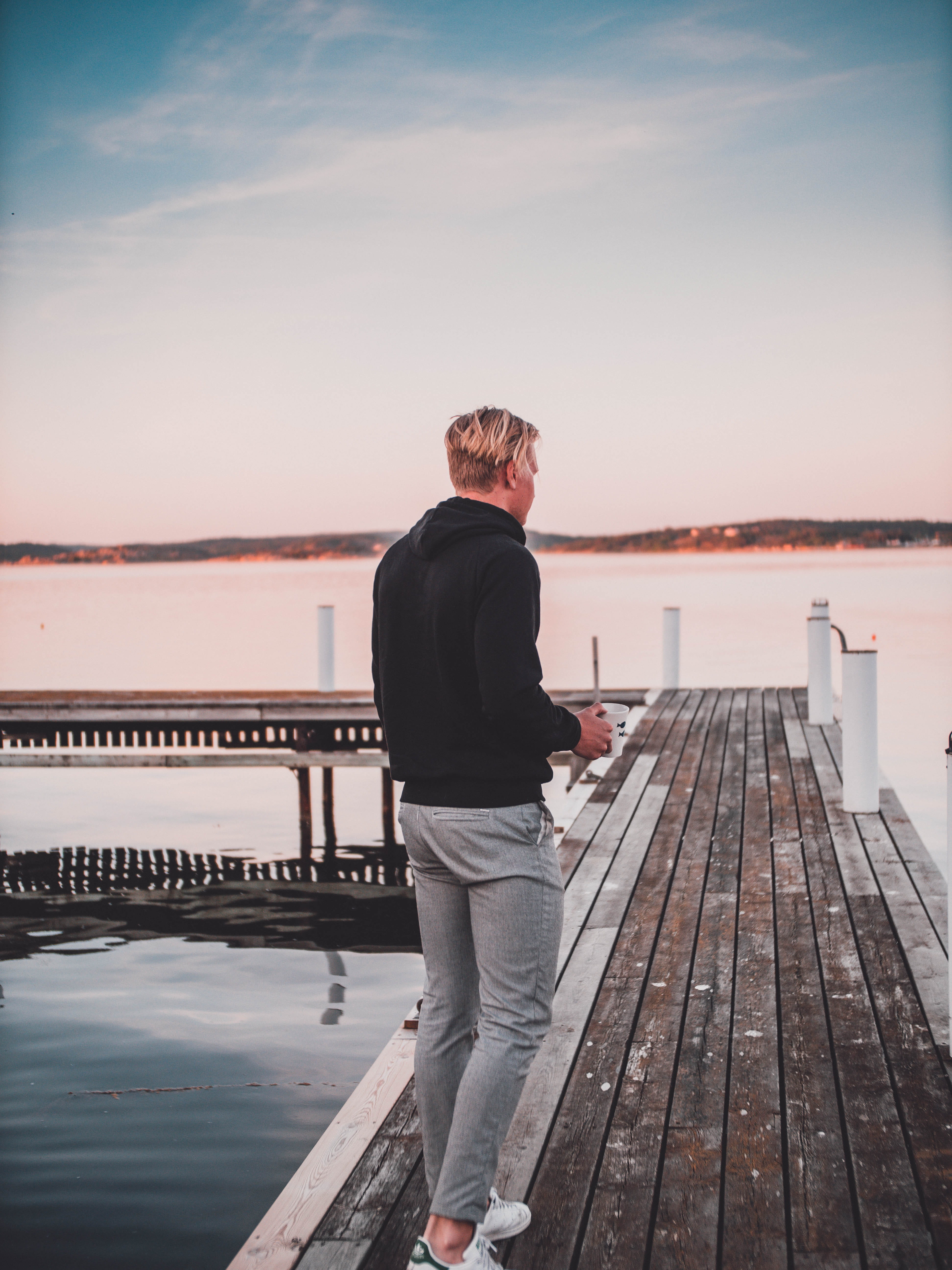 wood - material, streetwear, dock, young, water, leisure activity, wood, hair, seascape, beach, full length, lake, real people, person, 5K, nature, horizon, Phone HD Wallpaper