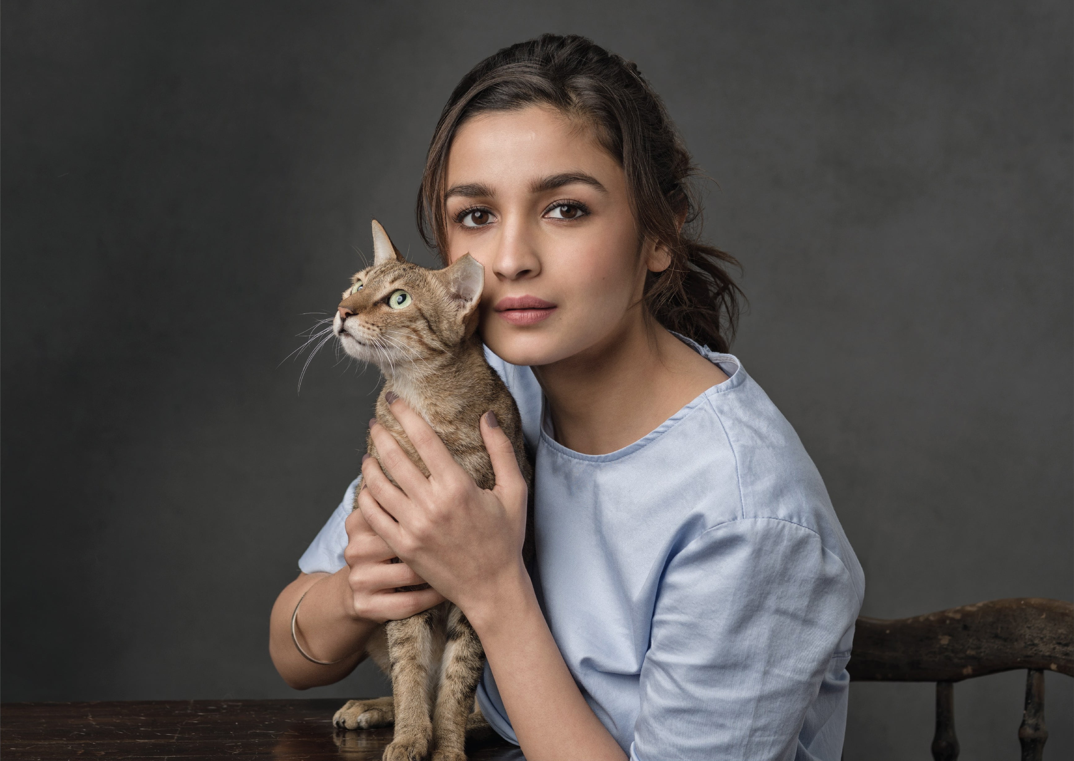 2K, Girl, Alia Bhatt, Brunette, Actress, English, Actresses, Cat, Pet, HD Wallpaper