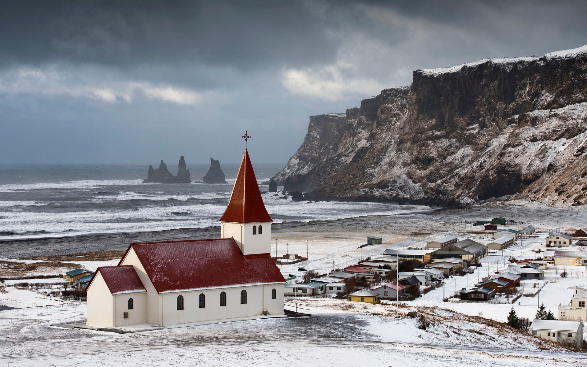 built structure, 1080P, Iceland, sea, belief, cliff, cloud - sky, vik, water, land, red, church, nature, mountain, landscape, religion, cold temperature, HD Wallpaper
