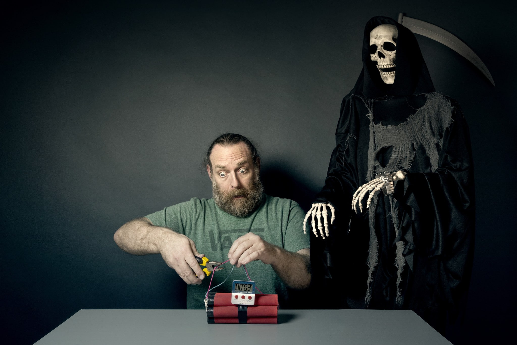 sitting, mature adult, two people, Grim Reaper, mature men, men, looking at camera, beard, facial hair, 1080P, indoors, table, people, humor, males, standing, HD Wallpaper