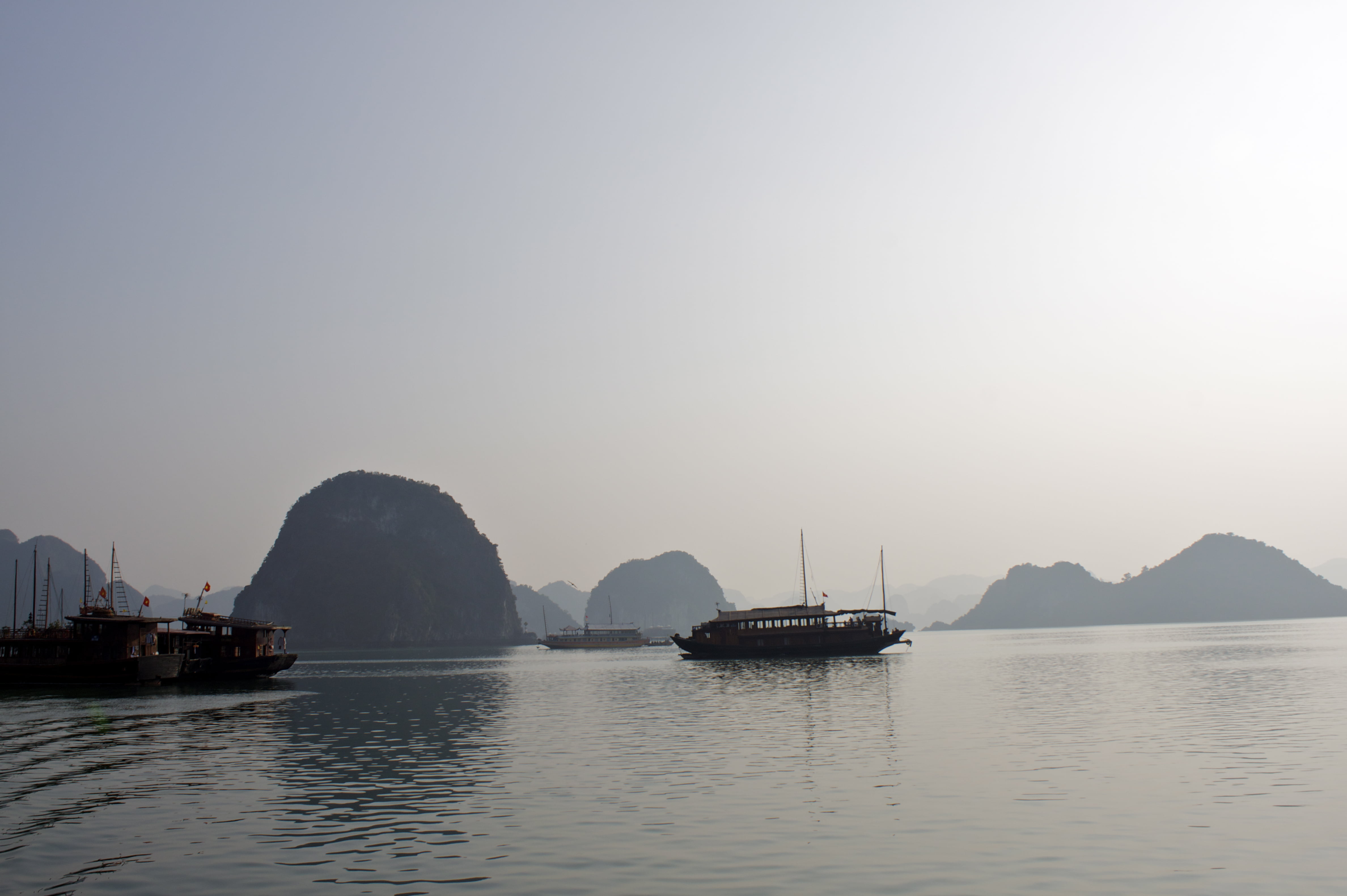 passenger, on top, 4K, unesco world heritage site, ship, nature, passenger ship, body of water, island, daytime, mountain, halong Bay, near, ha long bay, HD Wallpaper