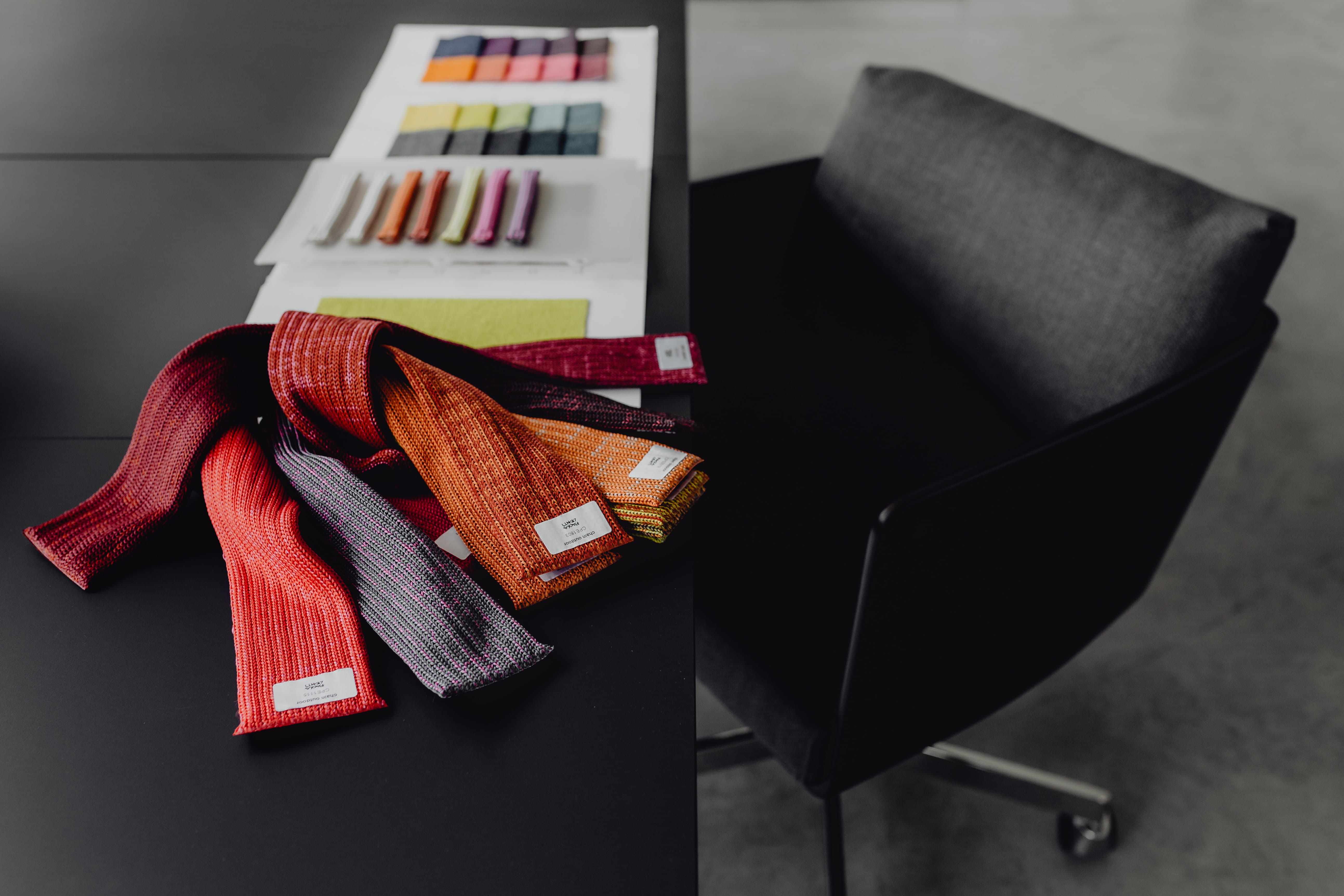 domestic room, multi colored, furniture, textile, desk, well-dressed, table, workplace, home office, business, close-up, contemporary, home decor, black table, HD Wallpaper