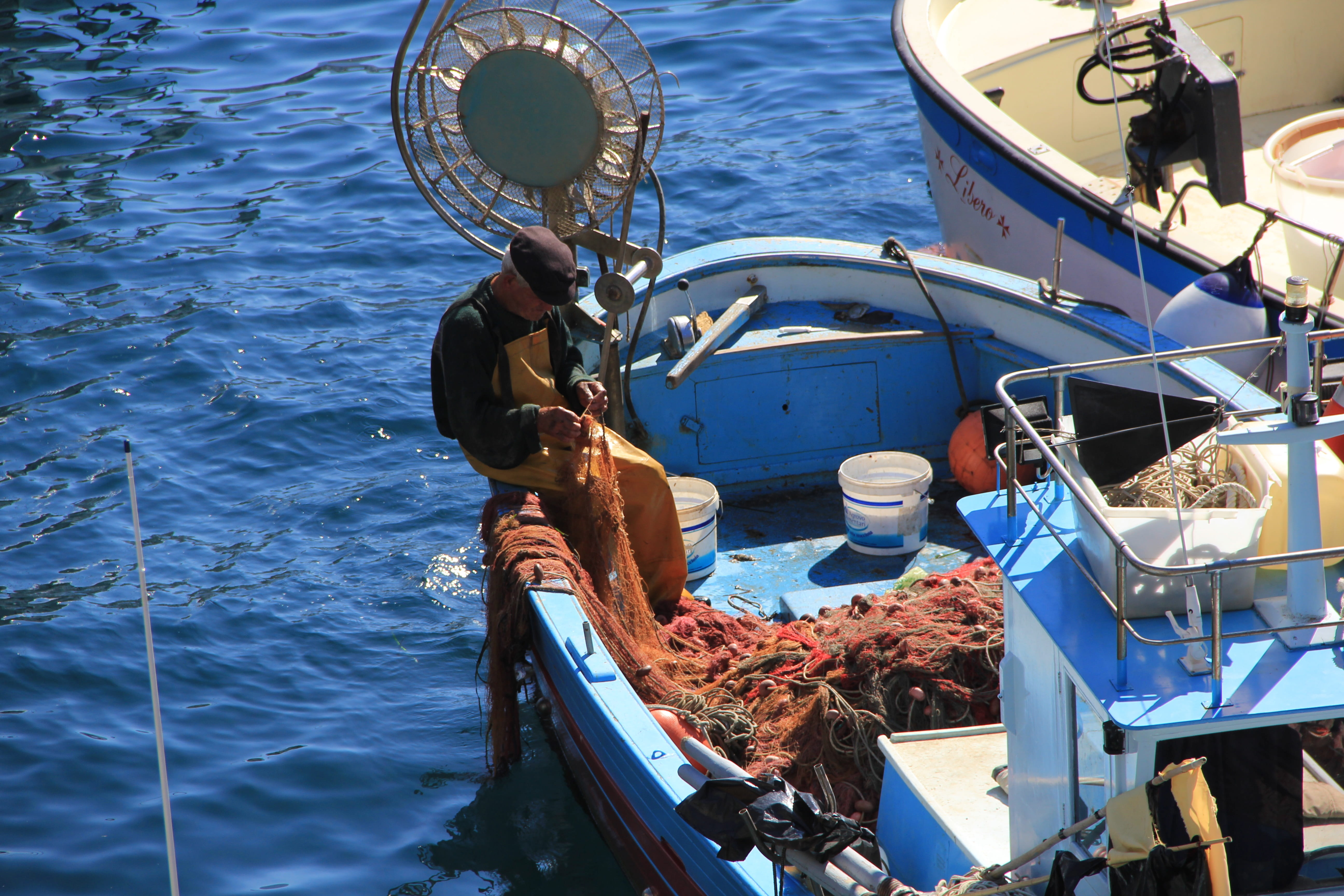 commercial fishing net, port, transportation, ship, nautical Vessel, Blue, fishing, travel, people, Fish, Sea, real people, italy, Fischer, blue, day, sunlight, HD Wallpaper