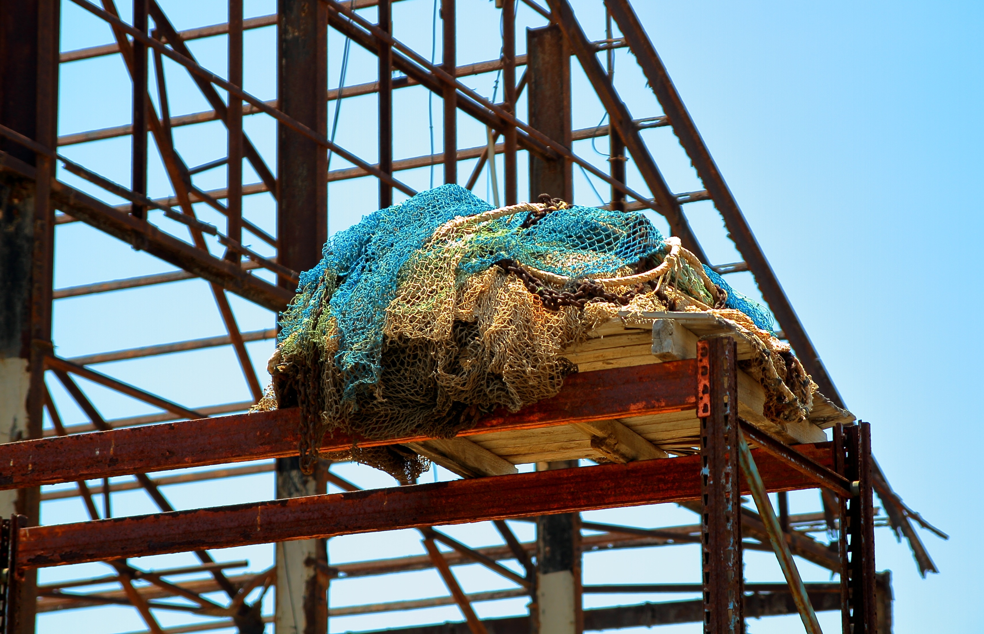 fishing industry, pattern, outdoors, fishing net, 2K, wood - material, commercial fishing net, vertebrate, day, sky, fishing, frame, bird, animal, architecture, HD Wallpaper