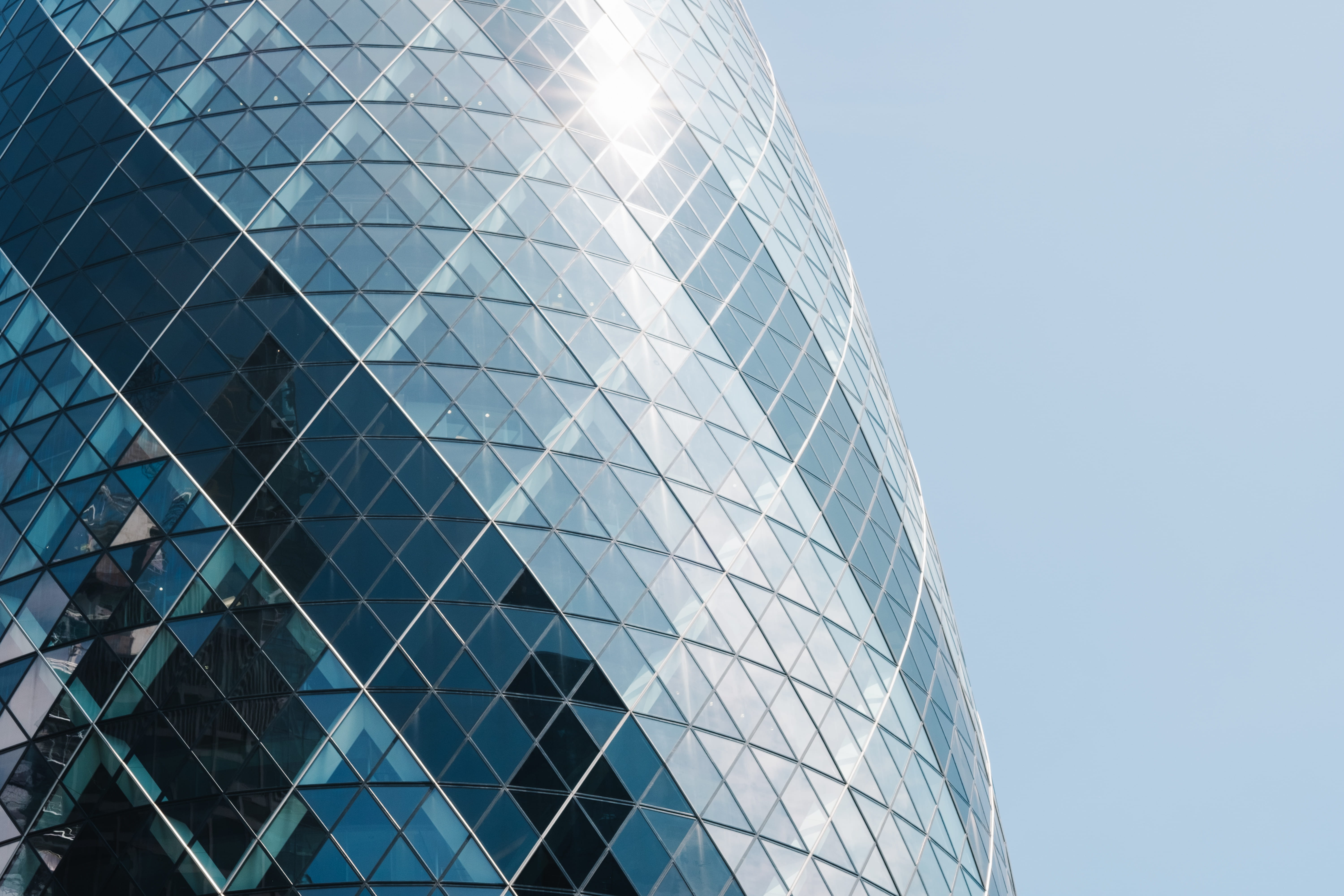 sunlight, no people, clear sky, pattern, building exterior, architecture, nature, city, london, steel, sky, office, alloy, 5K, glass - material, modern, HD Wallpaper