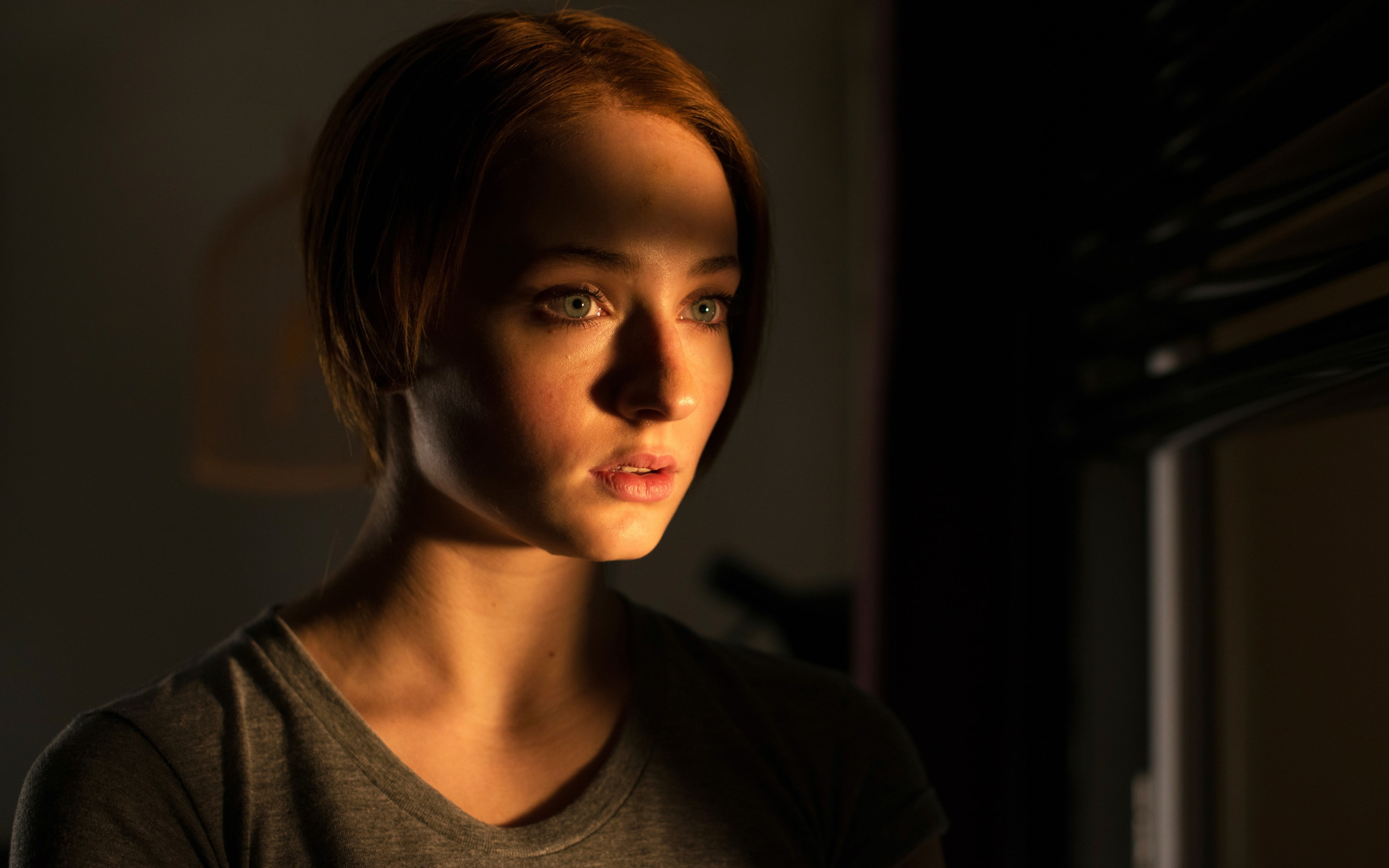 Sophie Turner, looking at camera, contemplation, focus on foreground, portrait, close-up, women, hairstyle, front view, lifestyles, serious, actress, home interior, HD Wallpaper