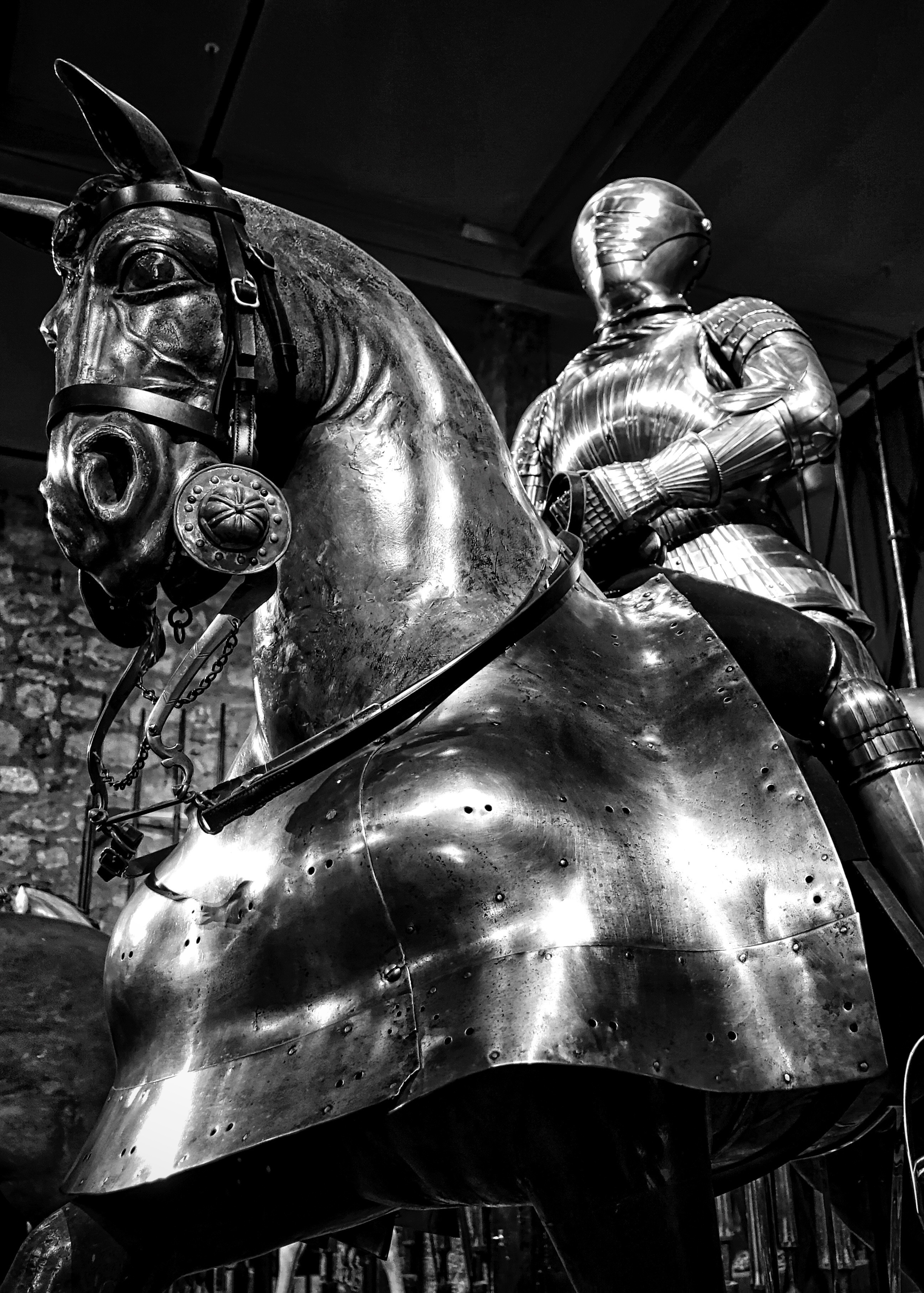 architecture, knight, helmet, museum, horse, the past, government, representation, armed forces, soldier, warrior, rider, military, domestic, statue, riding, Phone HD Wallpaper