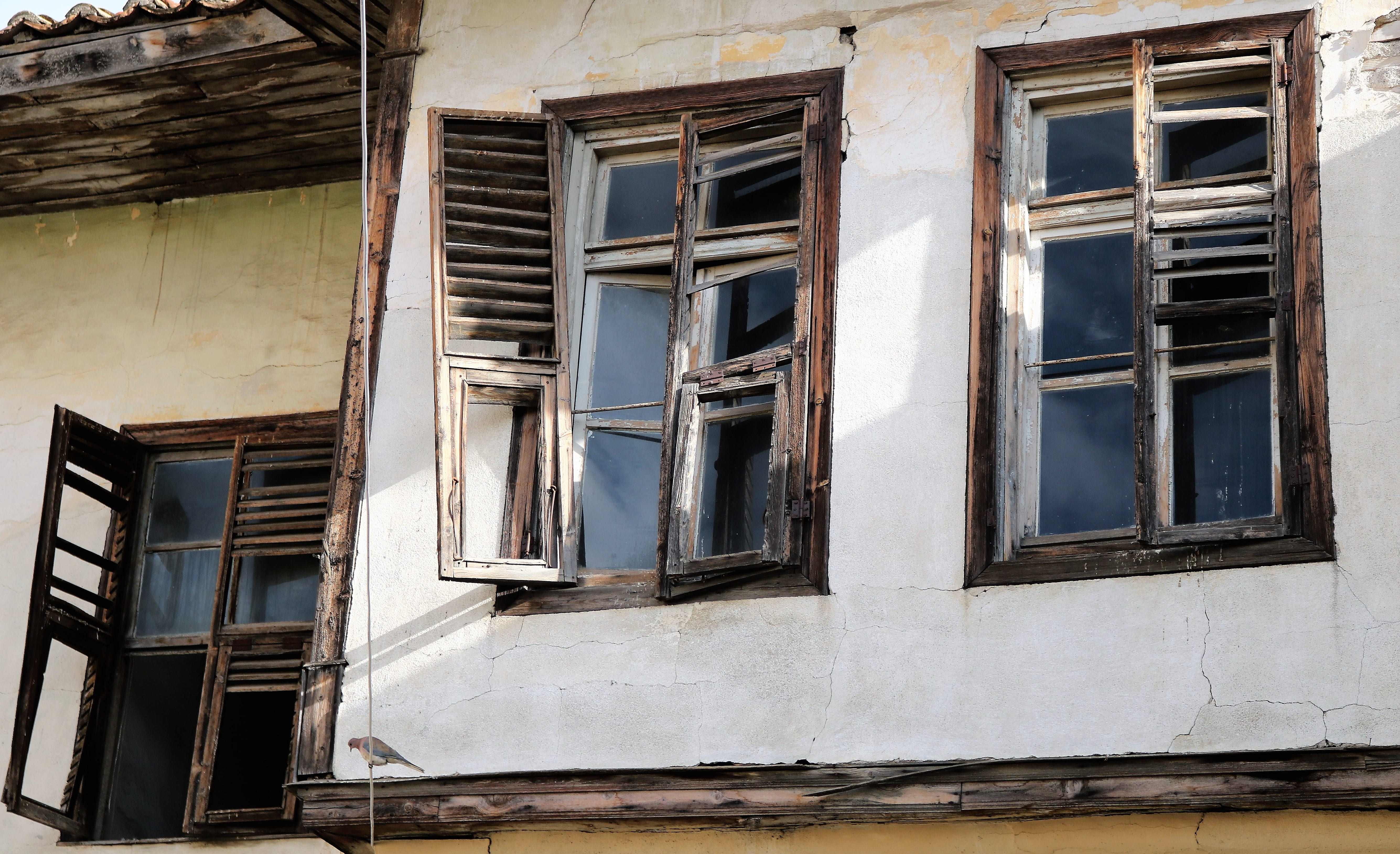 run-down, of kalekapisi, building exterior, home, damaged, building, old, date, bad condition, low angle view, decline, residential district, weathered, HD Wallpaper
