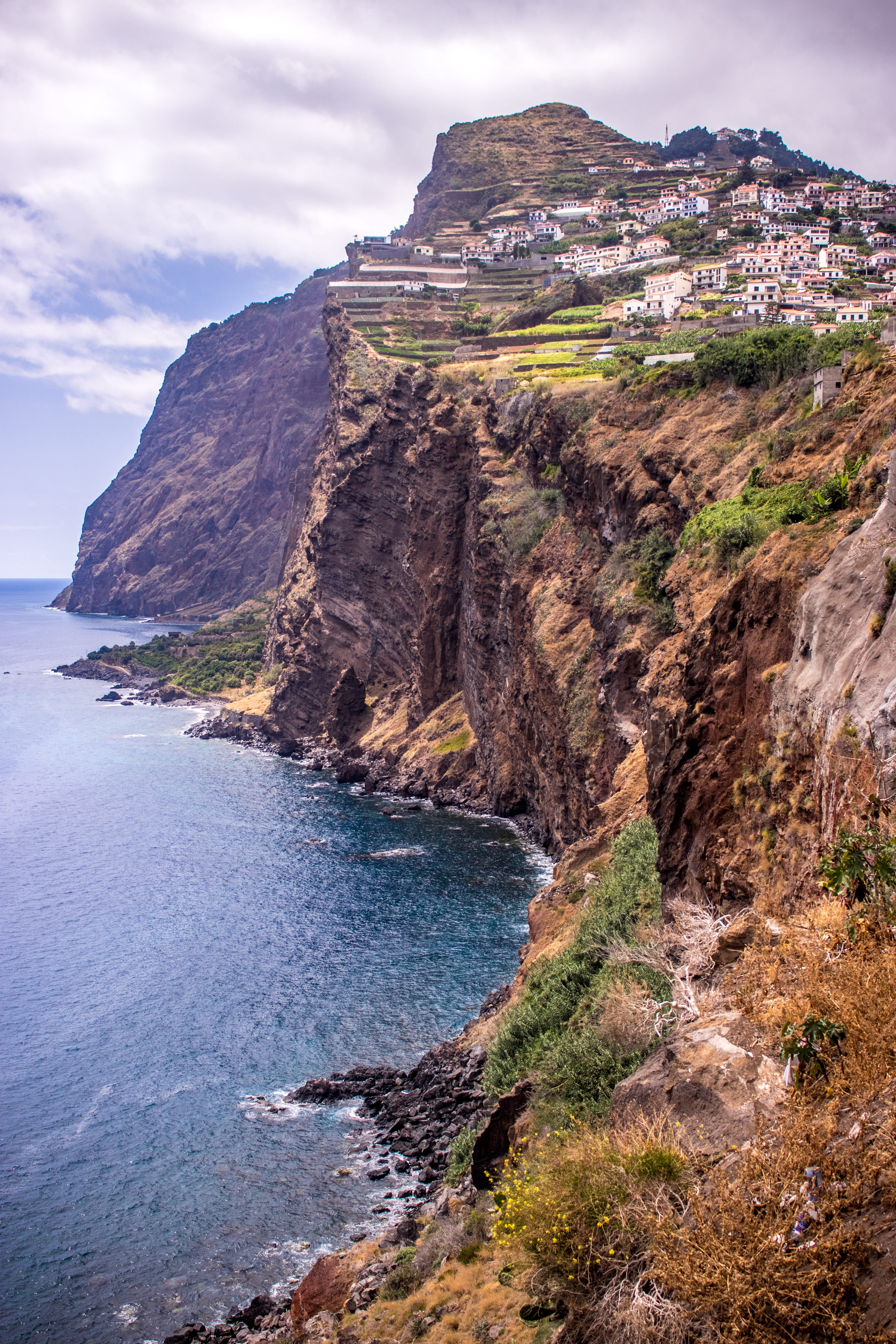 tranquil scene, no people, cloud - sky, rock - object, rock formation, nature, formation, water, rock, câmara de lobos madeira island, tranquility, land, Phone HD Wallpaper