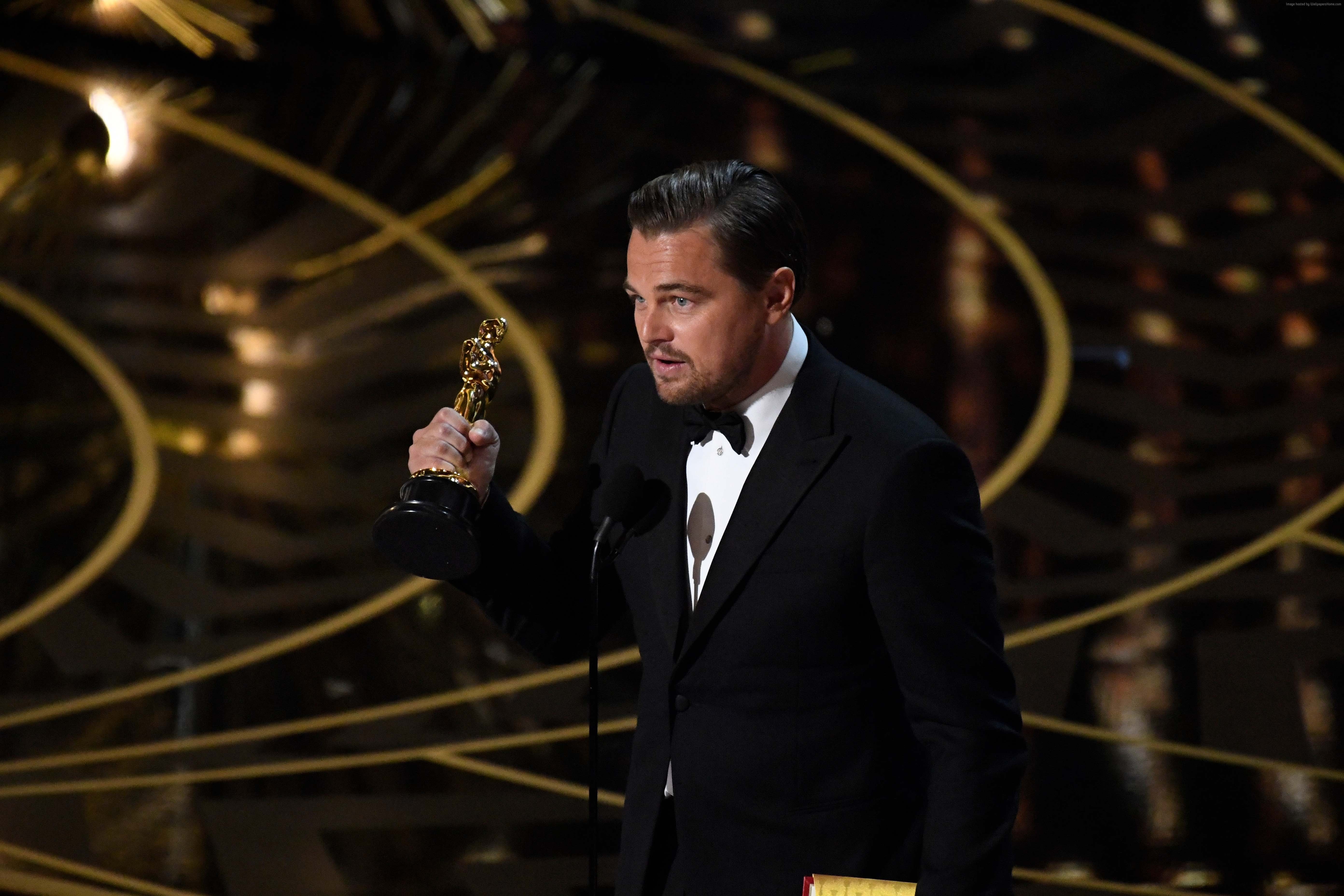 luxury, 5K, looking, black hair, business, formalwear, well-dressed, holding, Oscar, waist up, clothing, Oscar 2016, one person, Leonardo DiCaprio, young adult, HD Wallpaper