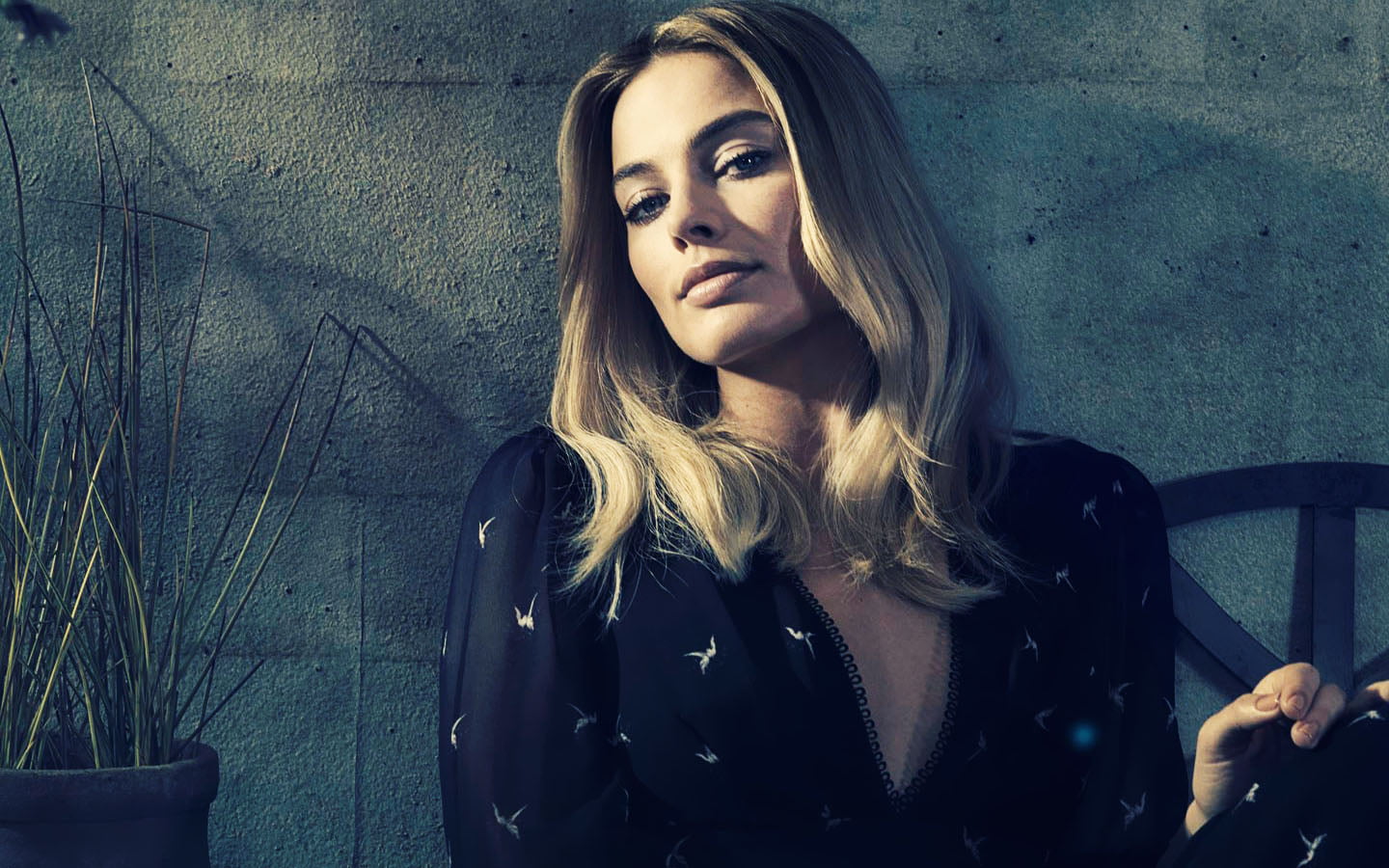 young adult, robbie, front view, Margot Robbie, leisure activity, blond hair, actress, portrait, beautiful woman, casual clothing, teenager, young women, HD Wallpaper