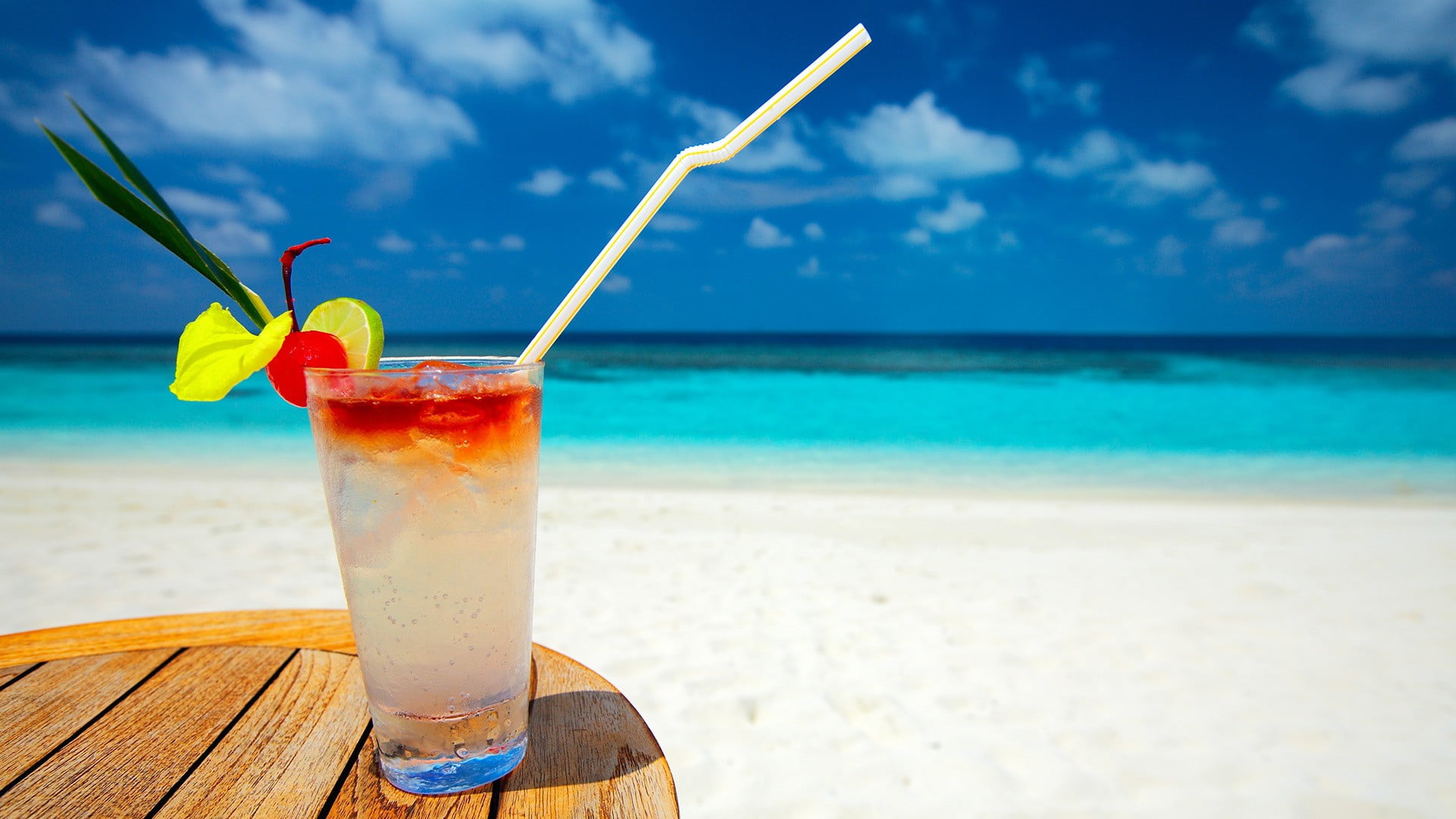 white, alcohol, drinking straw, land, household equipment, sky, food, summer, straw, drinking glass, glass, food and drink, sea, water, 1080P, beach, cocktail, HD Wallpaper