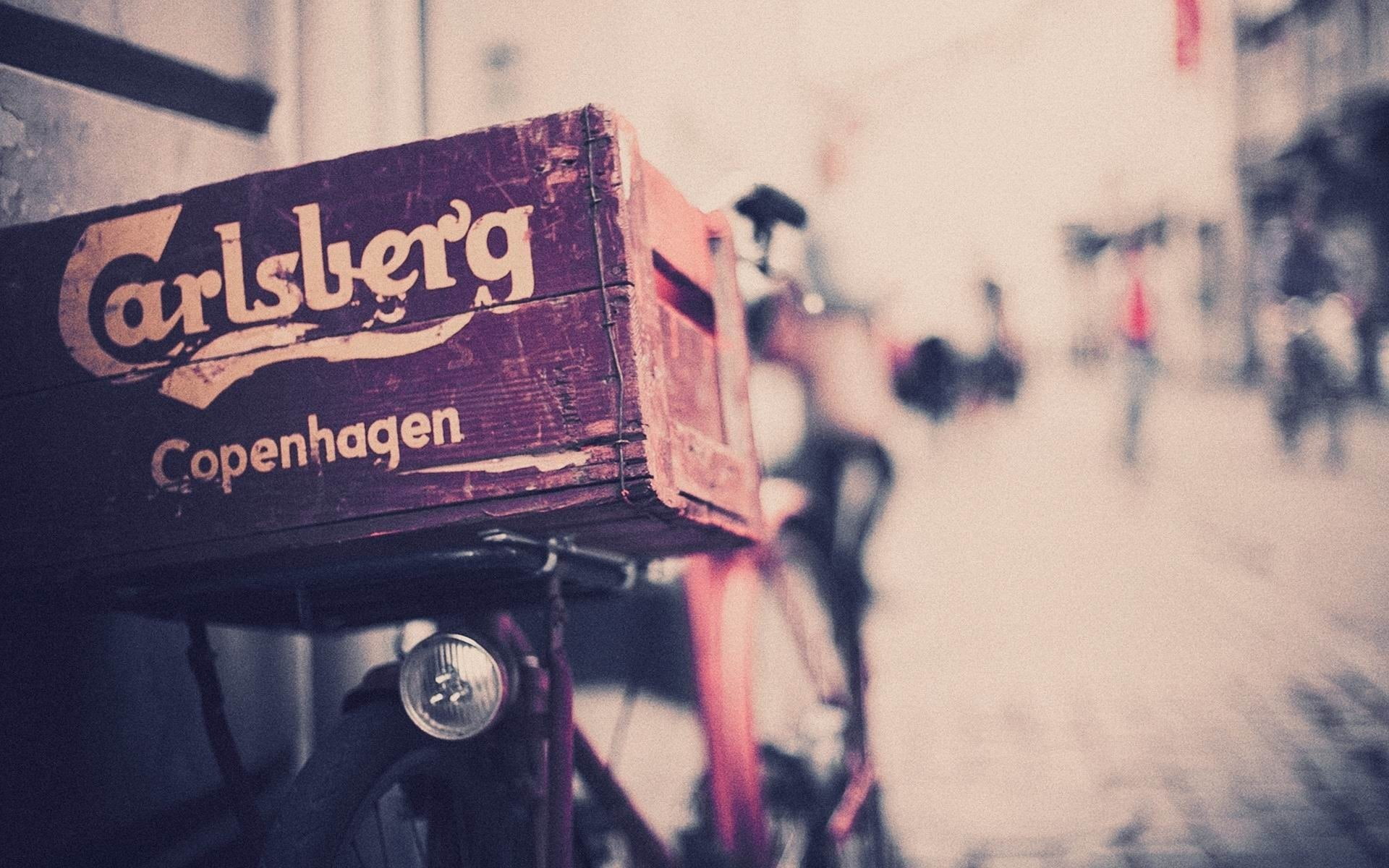 guidance, information, focus on foreground, crate, beer, text, non-western script, carlsberg, western script, advertisi, sign, built structure, close-up, HD Wallpaper