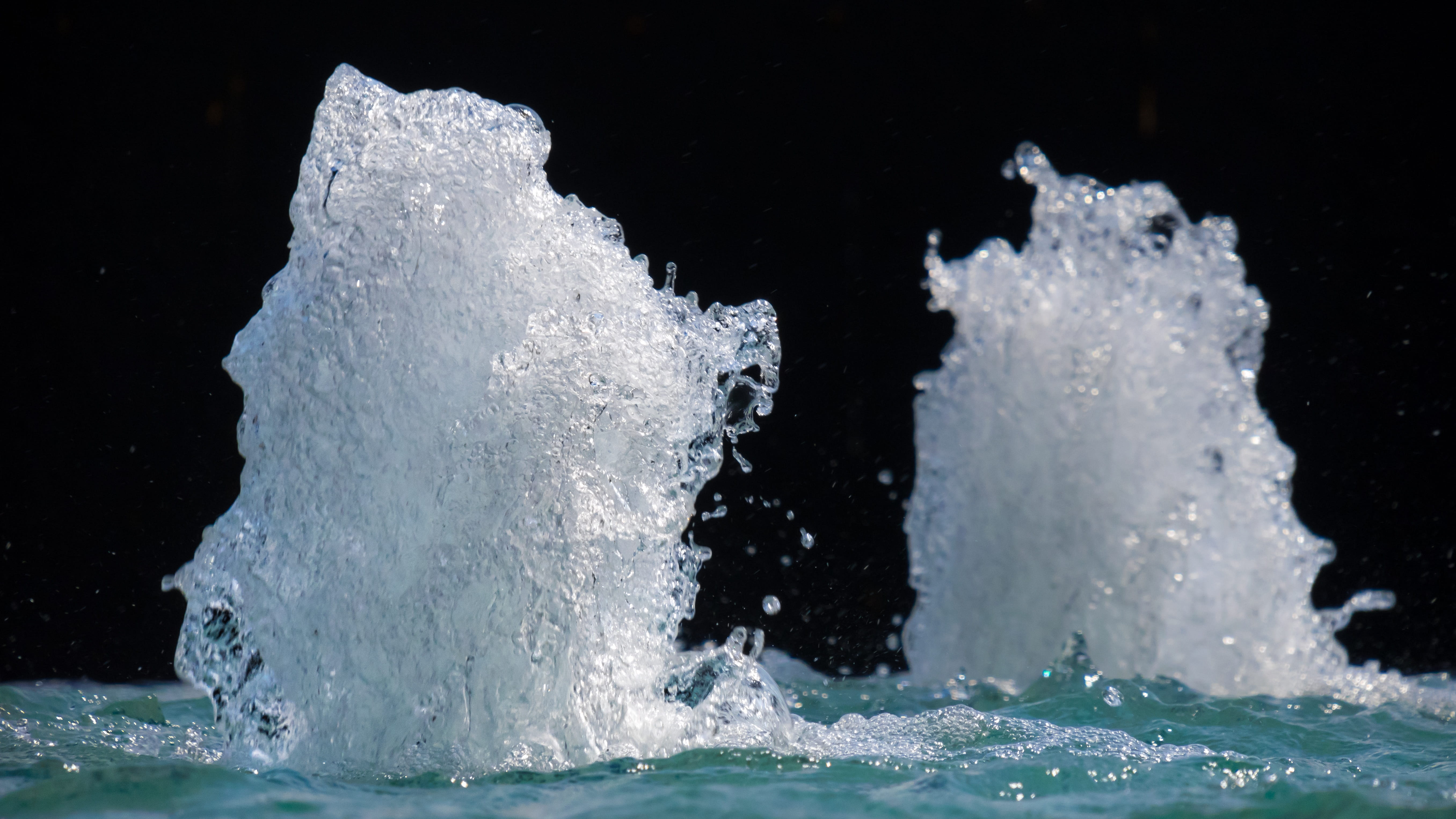 bubble, wild, aquatic sport, overprint, refreshment, sea, untamed, black background, frozen, water, studio shot, water pressure, purity, close-up, power in nature, HD Wallpaper