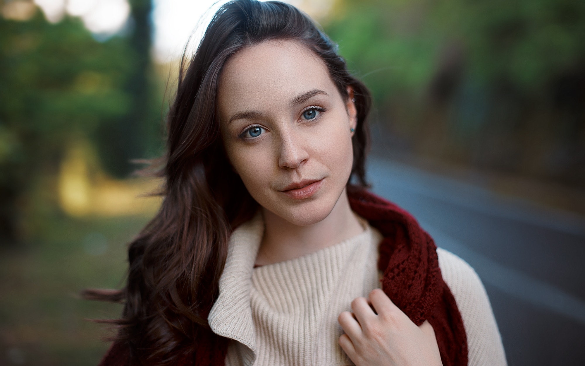 white sweater, women, portrait, 1080P, scarf, women outdoors, blue eyes, Lorenza, Lorenza Cani, depth of field, HD Wallpaper