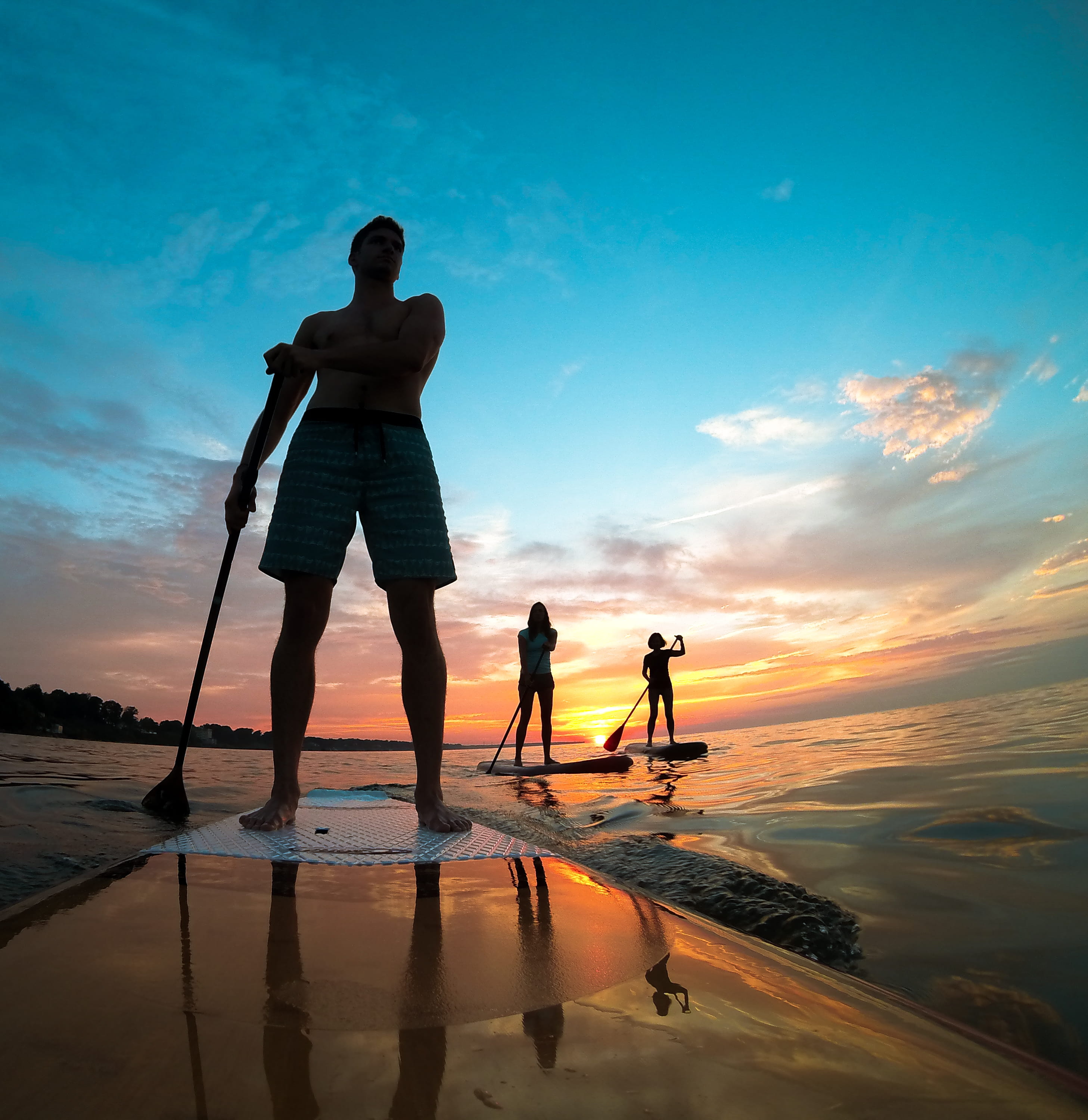 paddleboard, togetherness, cloud - sky, full length, sunset, stand up paddleboard, lake, beach, water, sea, orange, men, reflection, beauty in nature, paddle, Phone HD Wallpaper