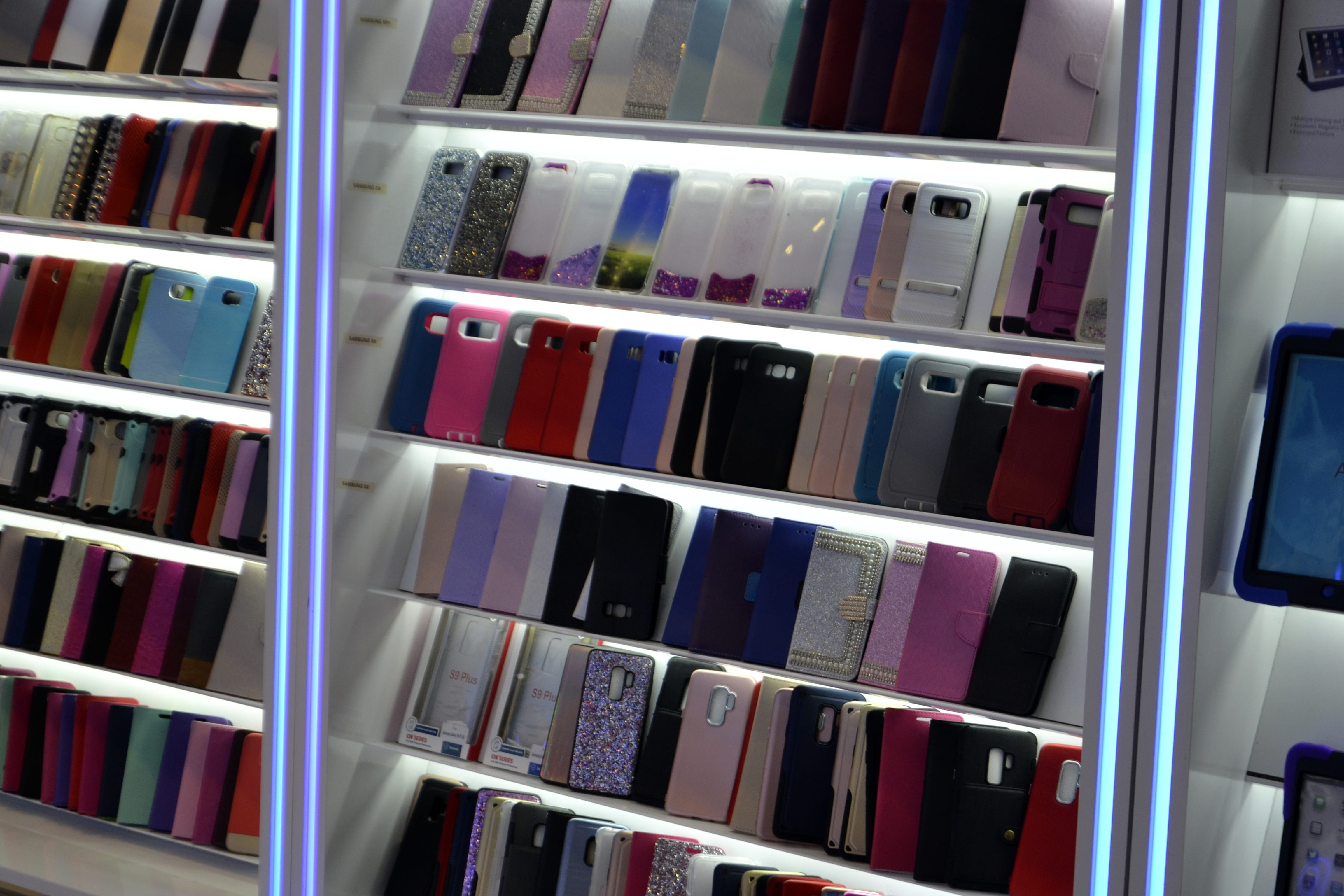 bookshelf, led, store, display, internet, variation, multi colored, microsoft, in a row, retail, sale, order, smart phone, apple, digital, case, electronics, HD Wallpaper