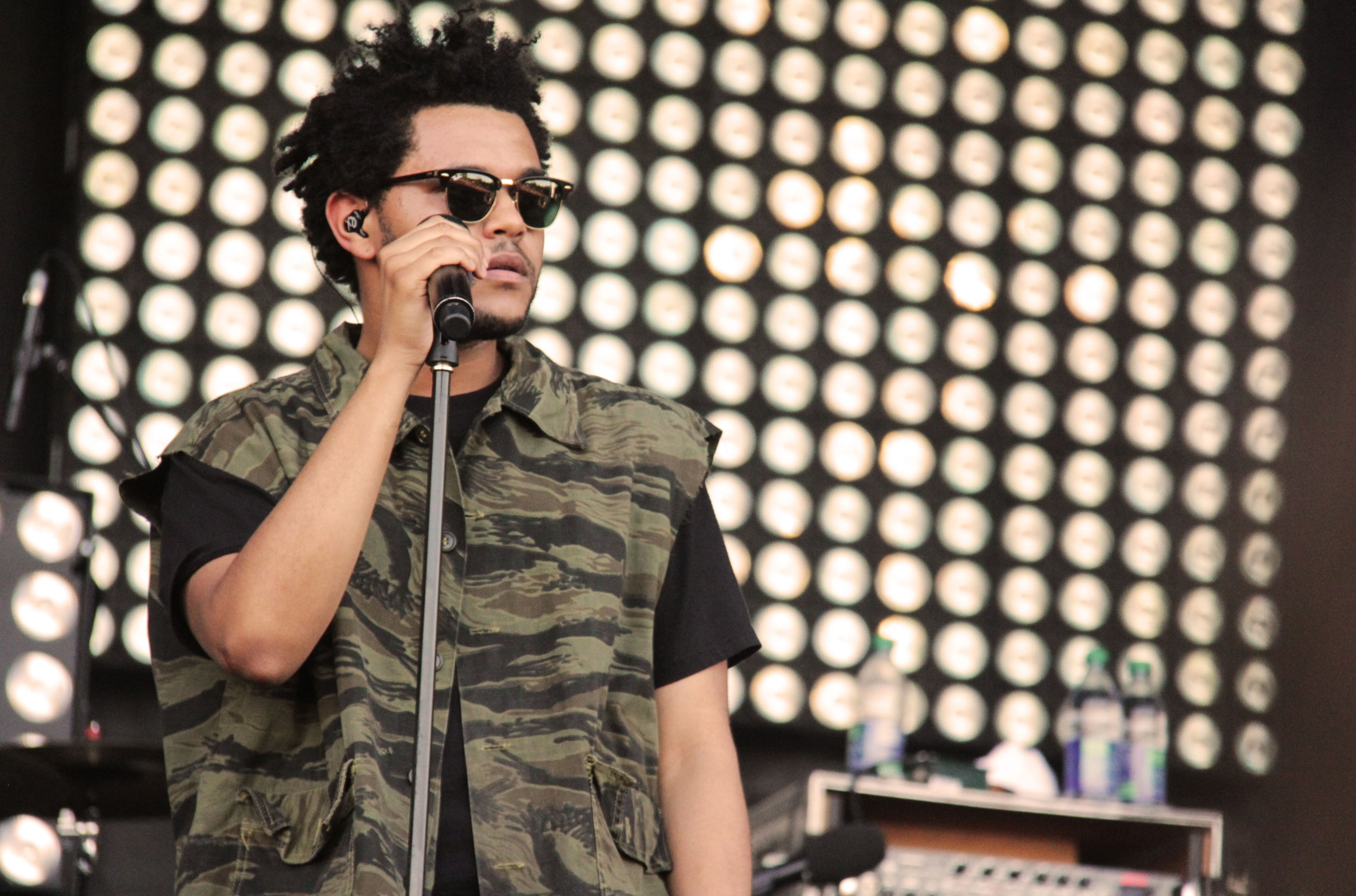 men, holding, adult, security, refreshment, drink, standing, glasses, technology, 4K, bottle, hairstyle, the weeknd 4k desktop hd, front view, one person, HD Wallpaper